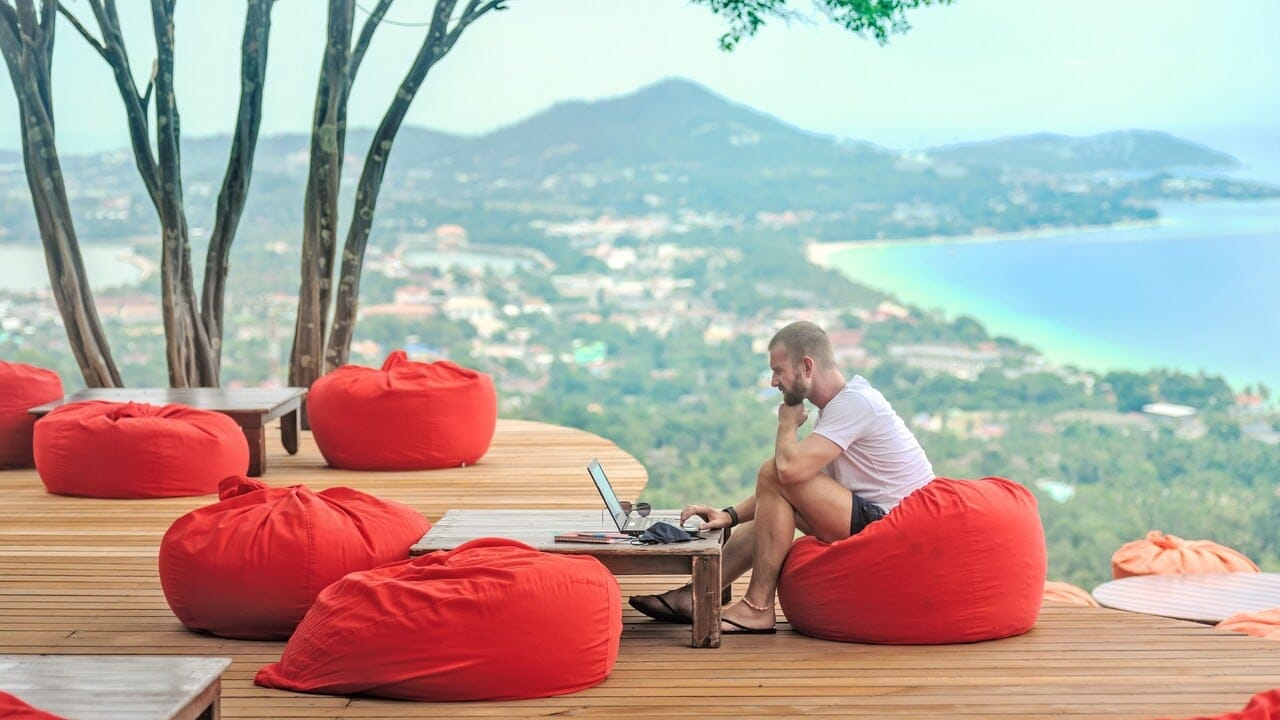 From Their Cubicles to the Airport: Gen Z Entrepreneurs Are Starting Businesses for More Travel Opportunities