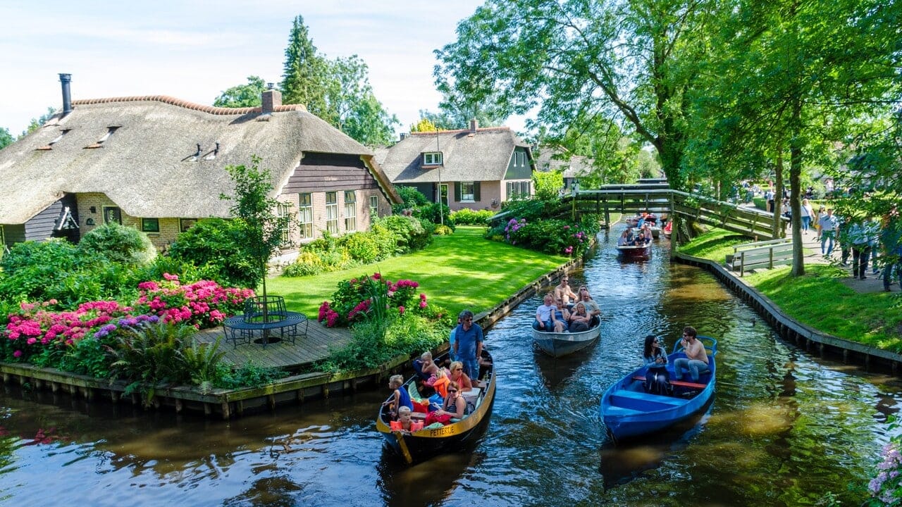 10 Countries Proving You Don't Need to Be American to Speak Fluent English