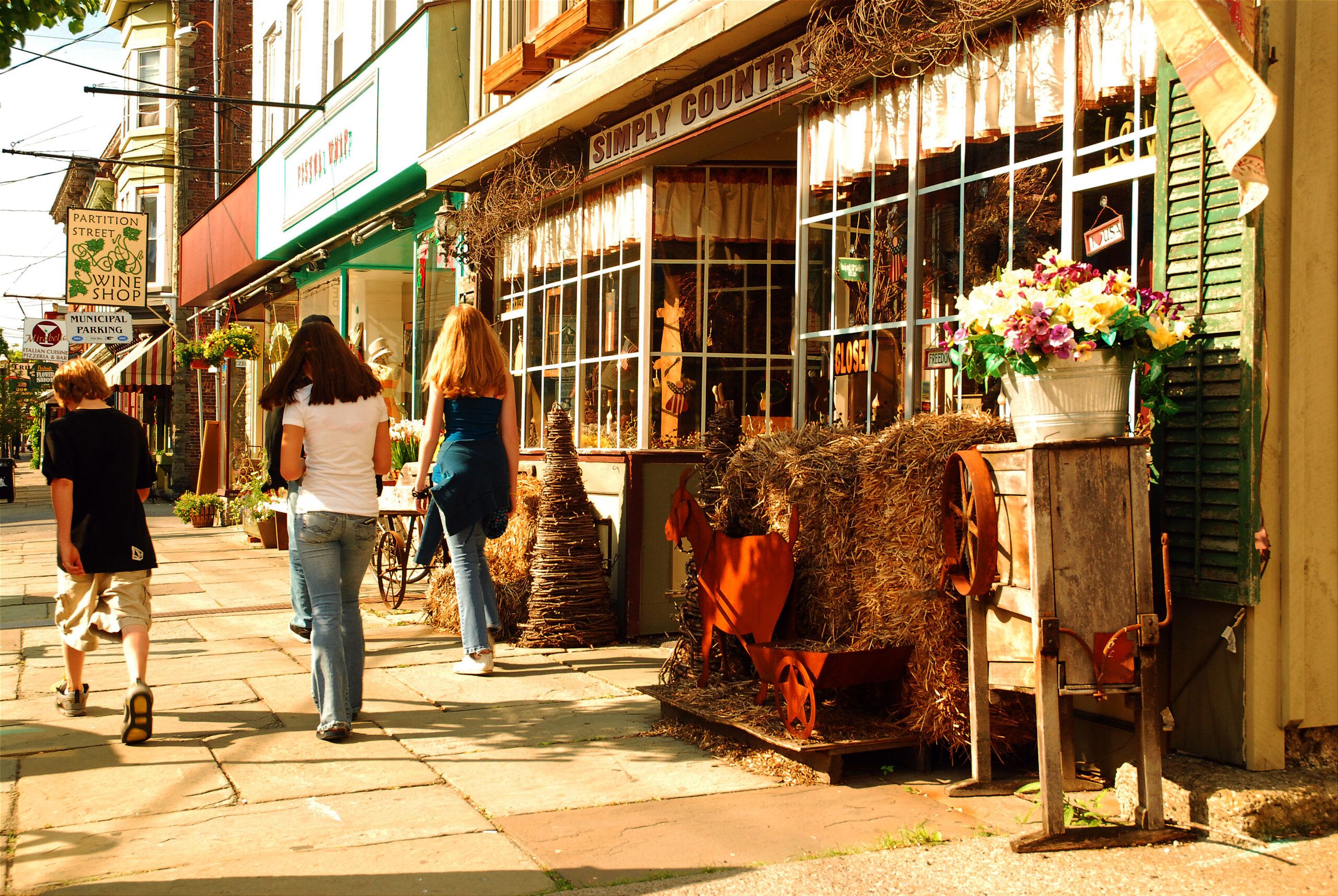 8 Gen Z Travel Habits That Still Puzzle Older Tourists