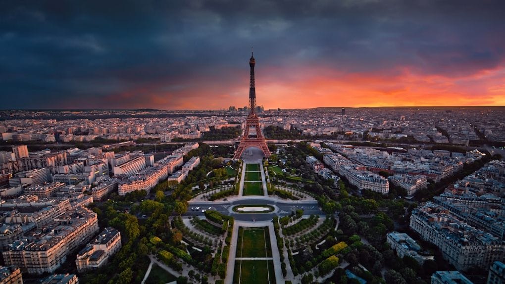 The Biggest Dos and Don'ts for Americans Traveling to Paris
