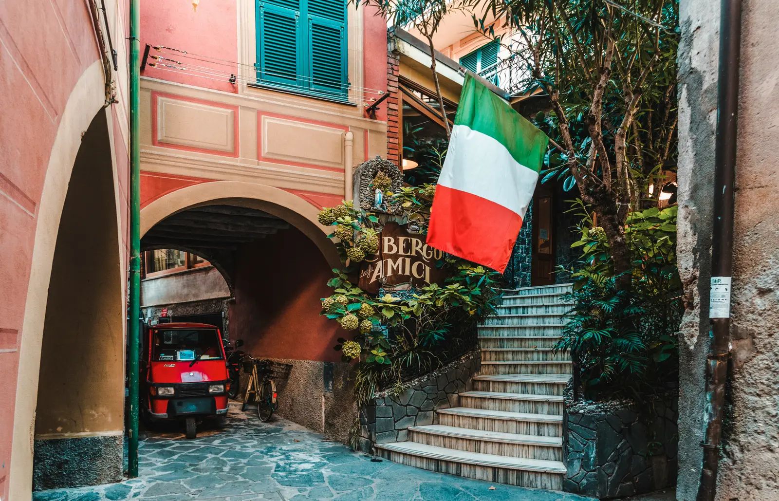 Italy's Medieval Streets Block Phone Signals