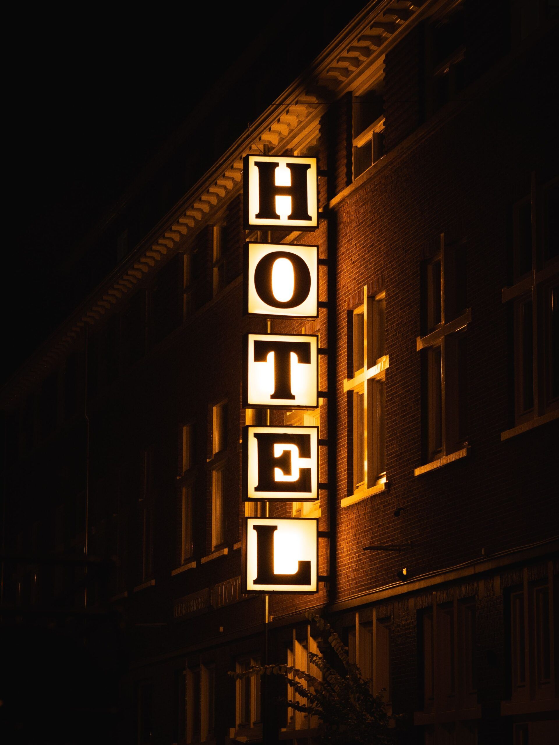 10 Things Hotel Managers Notice That Guests Never Realize