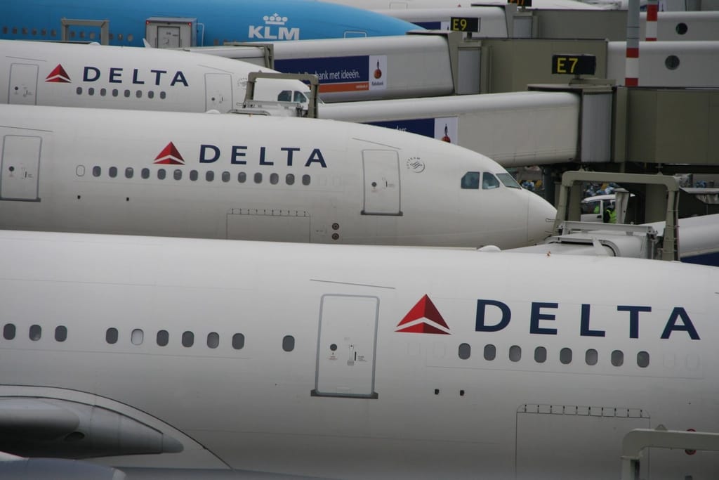 Elon Musk Renews Delta Feud After Airline Picks Amazon Leo Over Starlink