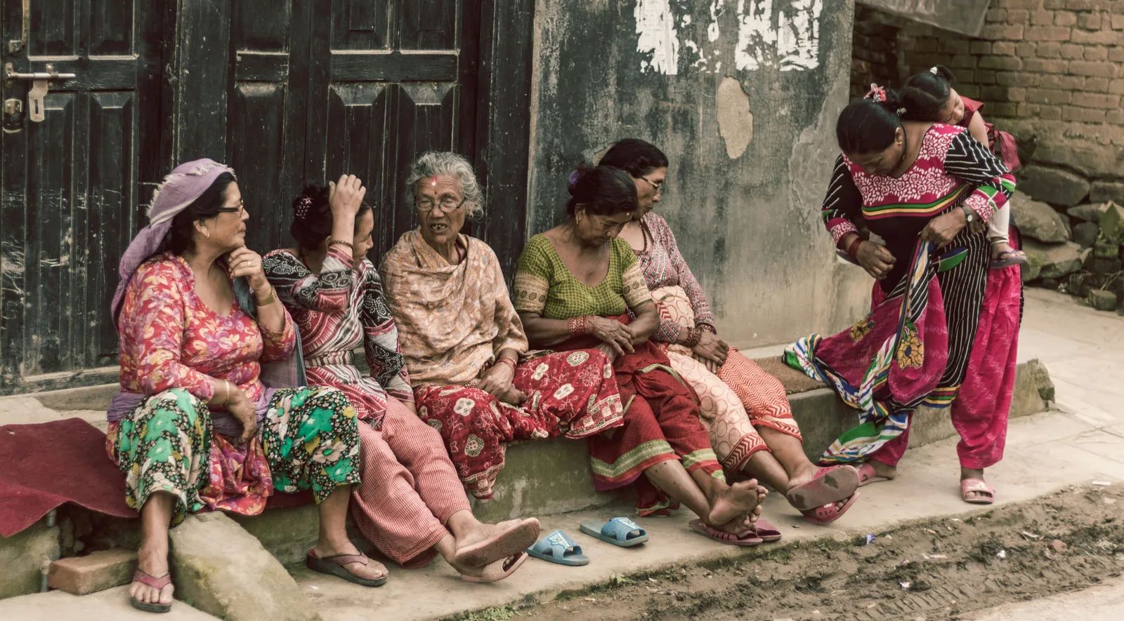 Nepal’s Rooftop Spinners Ease Forest Pressures