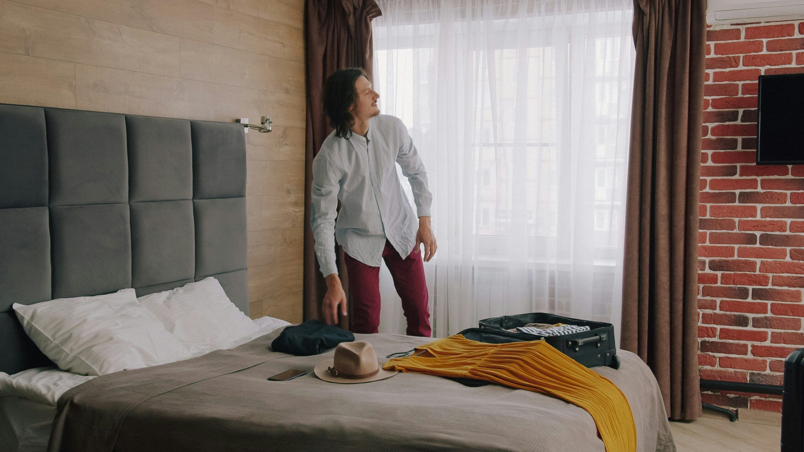 6 Tiny Things You Do at a Luxury Hotel That Prove You're a Novice