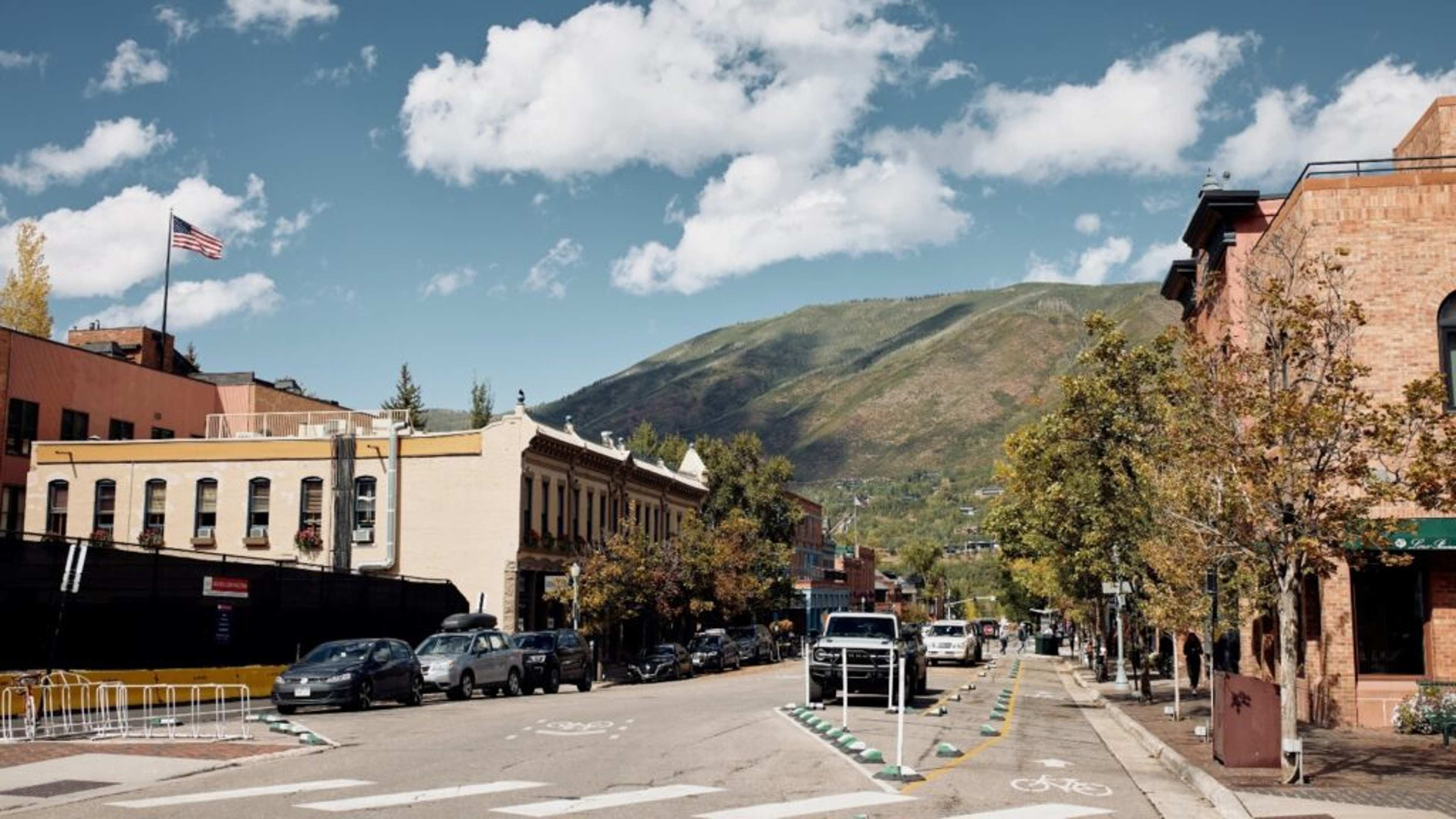 7 U.S. Towns Tourists Adore But Locals Want to Flee