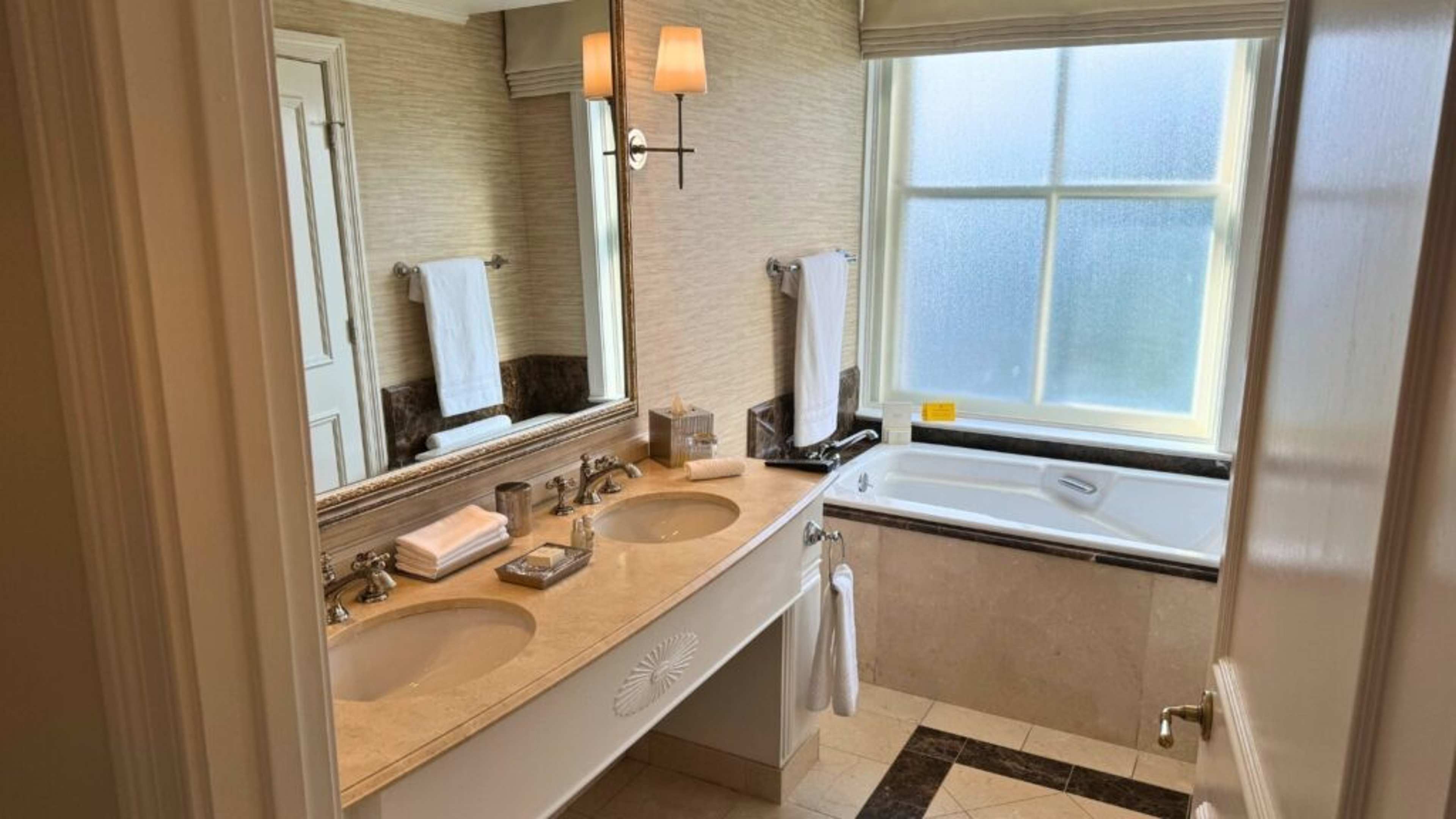 9 Things You Should Check in Your Hotel Room Before Unpacking