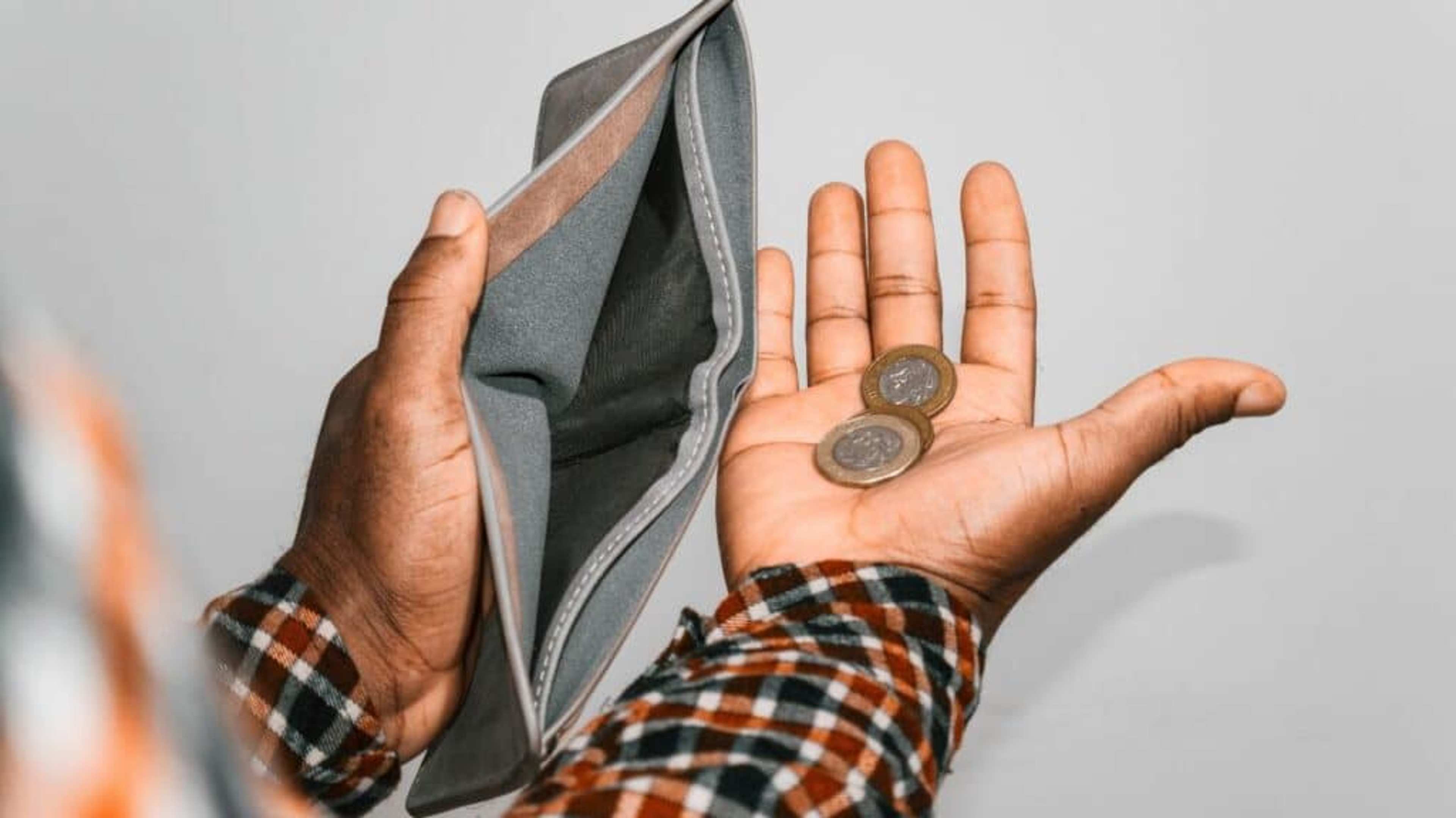 9 Travel Souvenirs That Look Ordinary but Could Secretly Be Extremely Valuable – Don't Risk Tossing Them