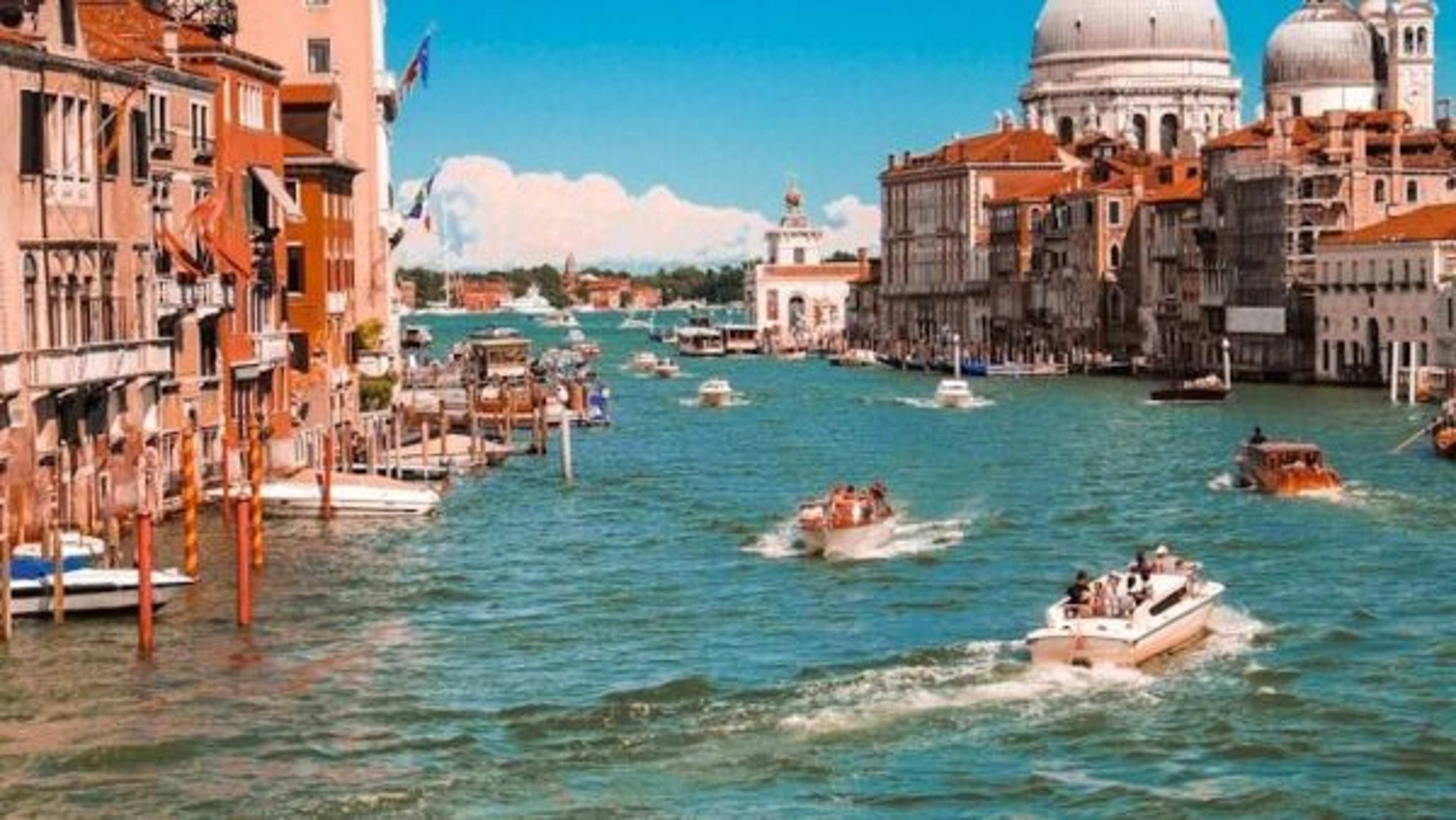 6 Countries Where Pickpocketing Has Surged Among Tourists in 2025