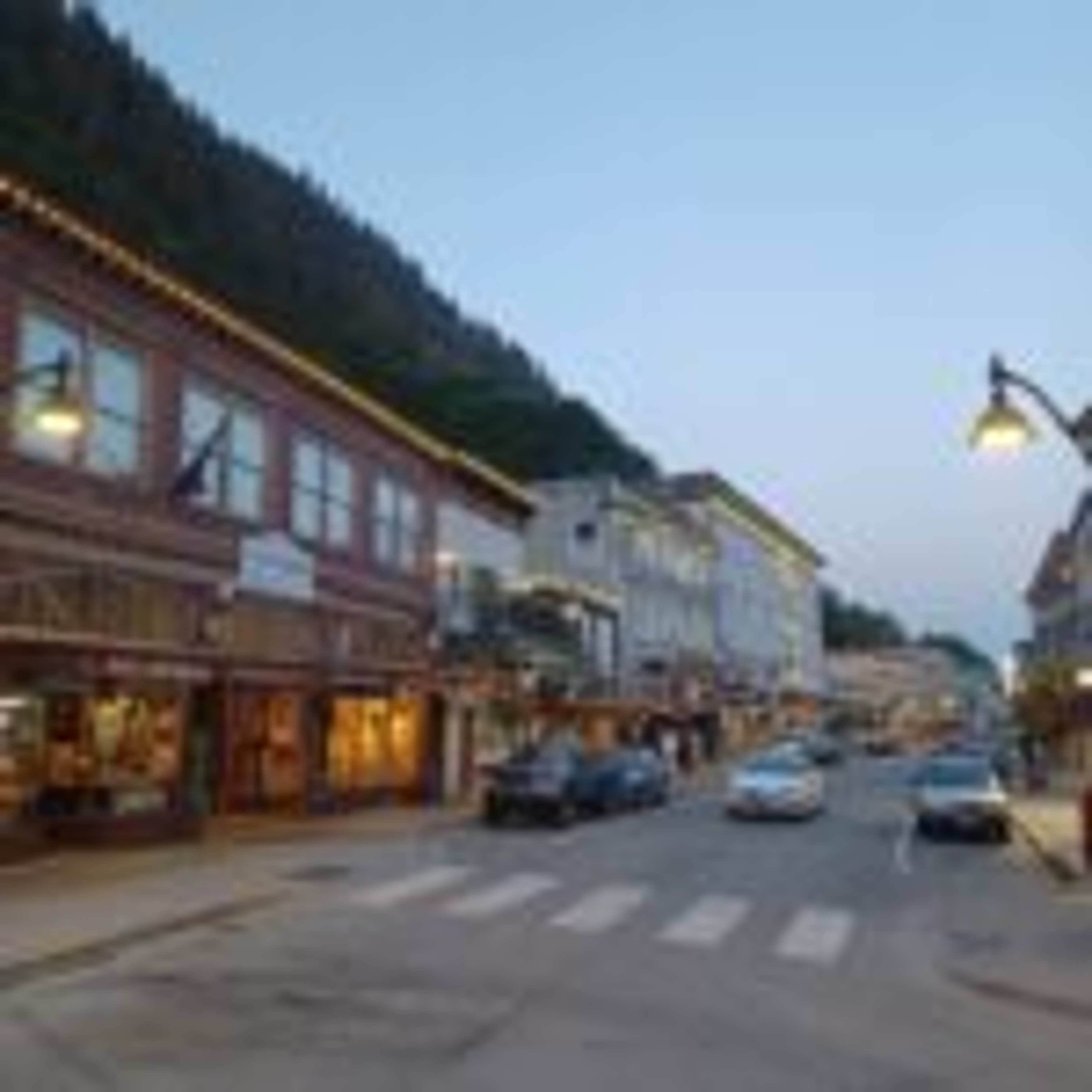 A Weekend in Alaska鈥檚 Unlikely State Capital