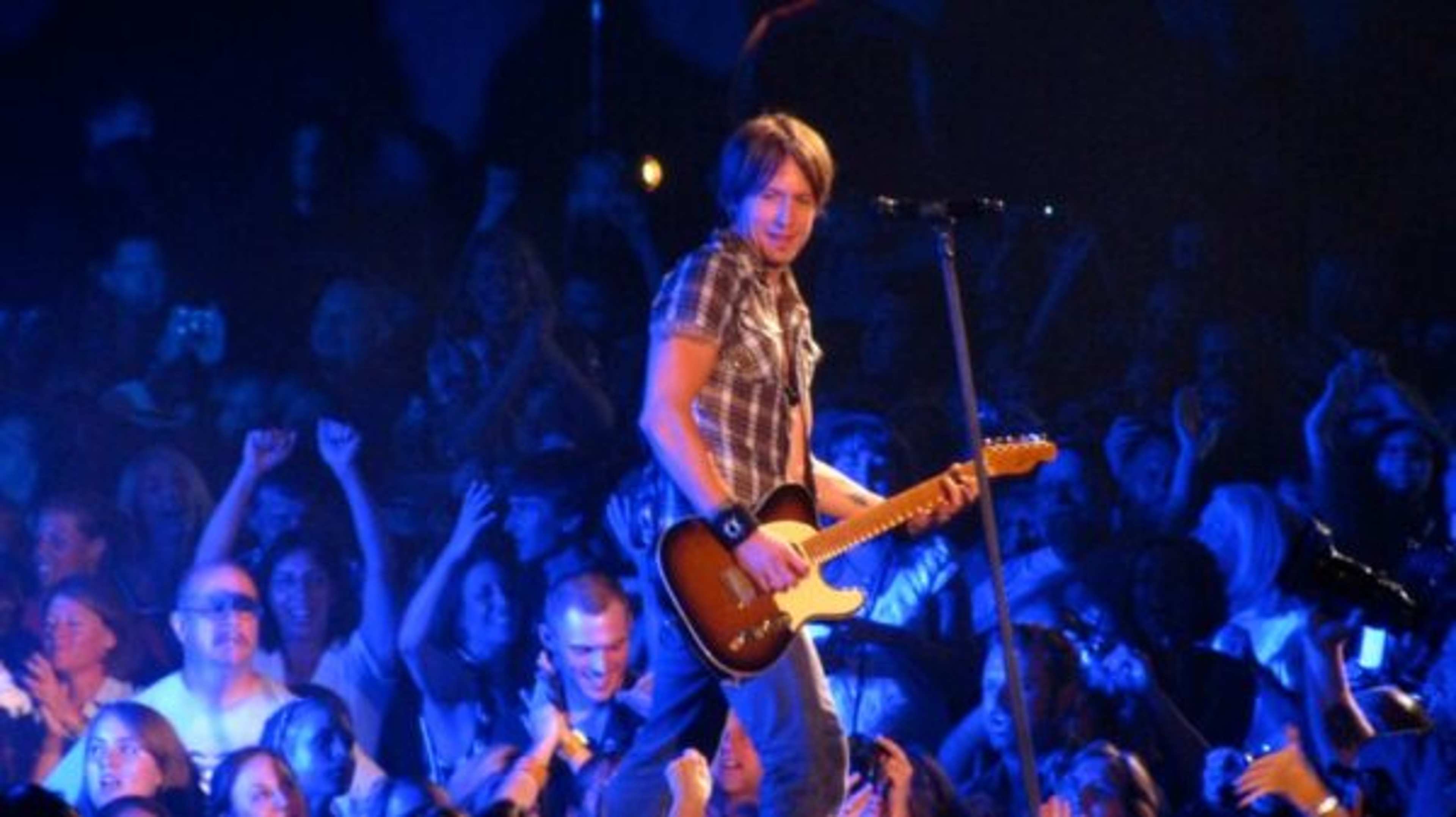 7 Musicians Commonly Believed to Be American – Despite Being Born Elsewhere