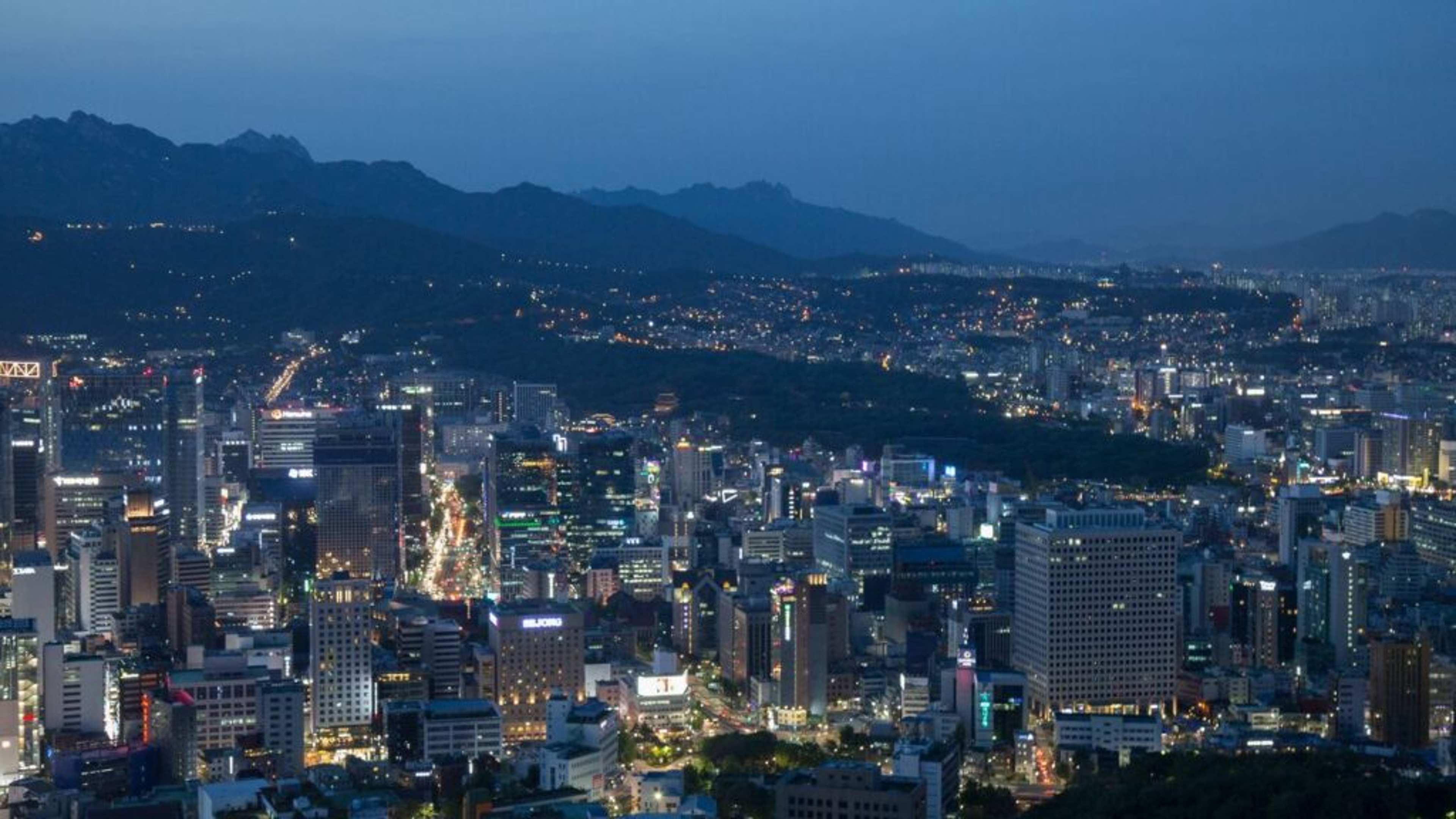 Think Before You Move: 3 Countries That Boost Happiness—and Those That Challenge It