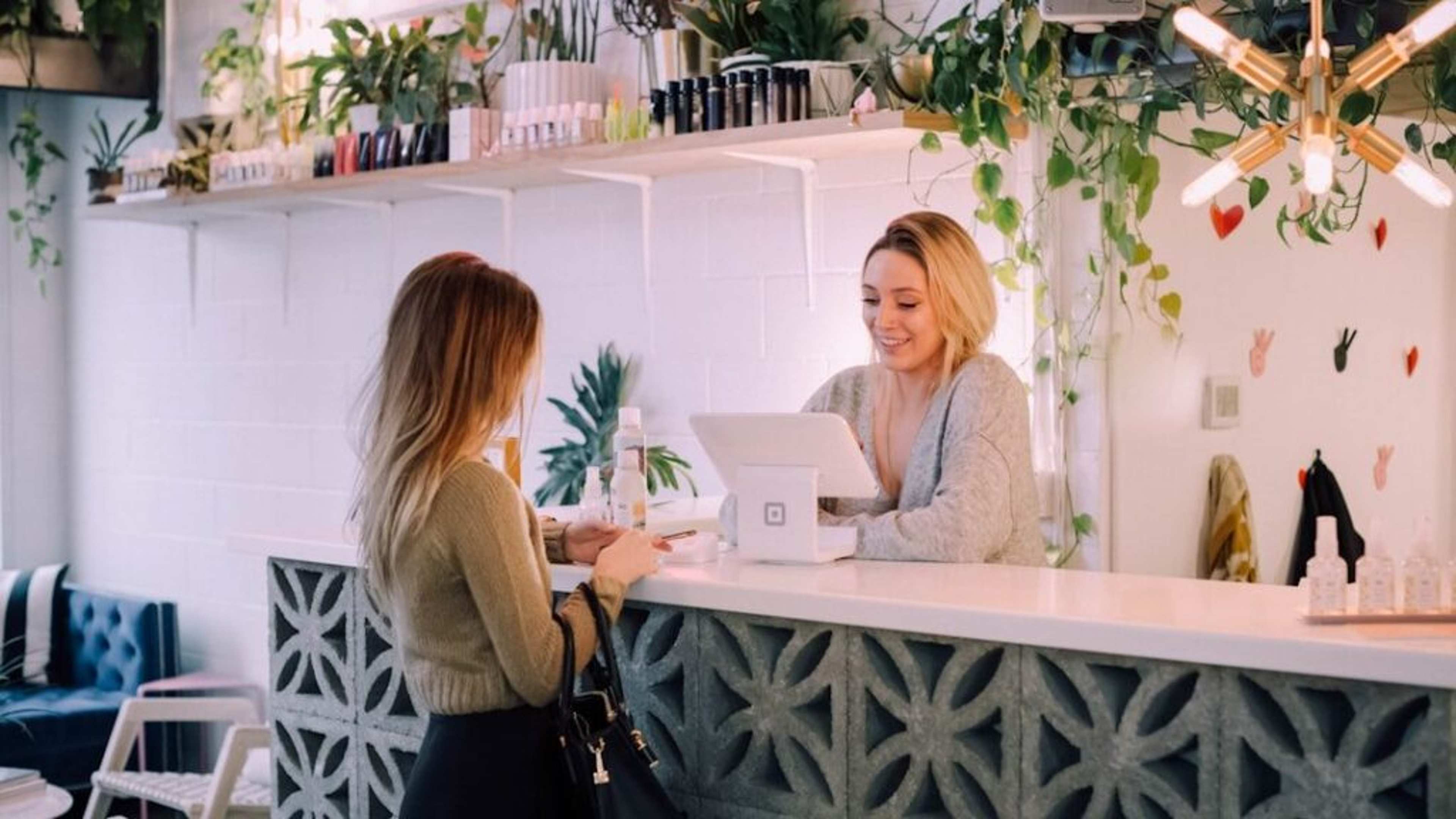 A Hotel Housekeeper Explains 8 Small Gestures That Make a Big Difference