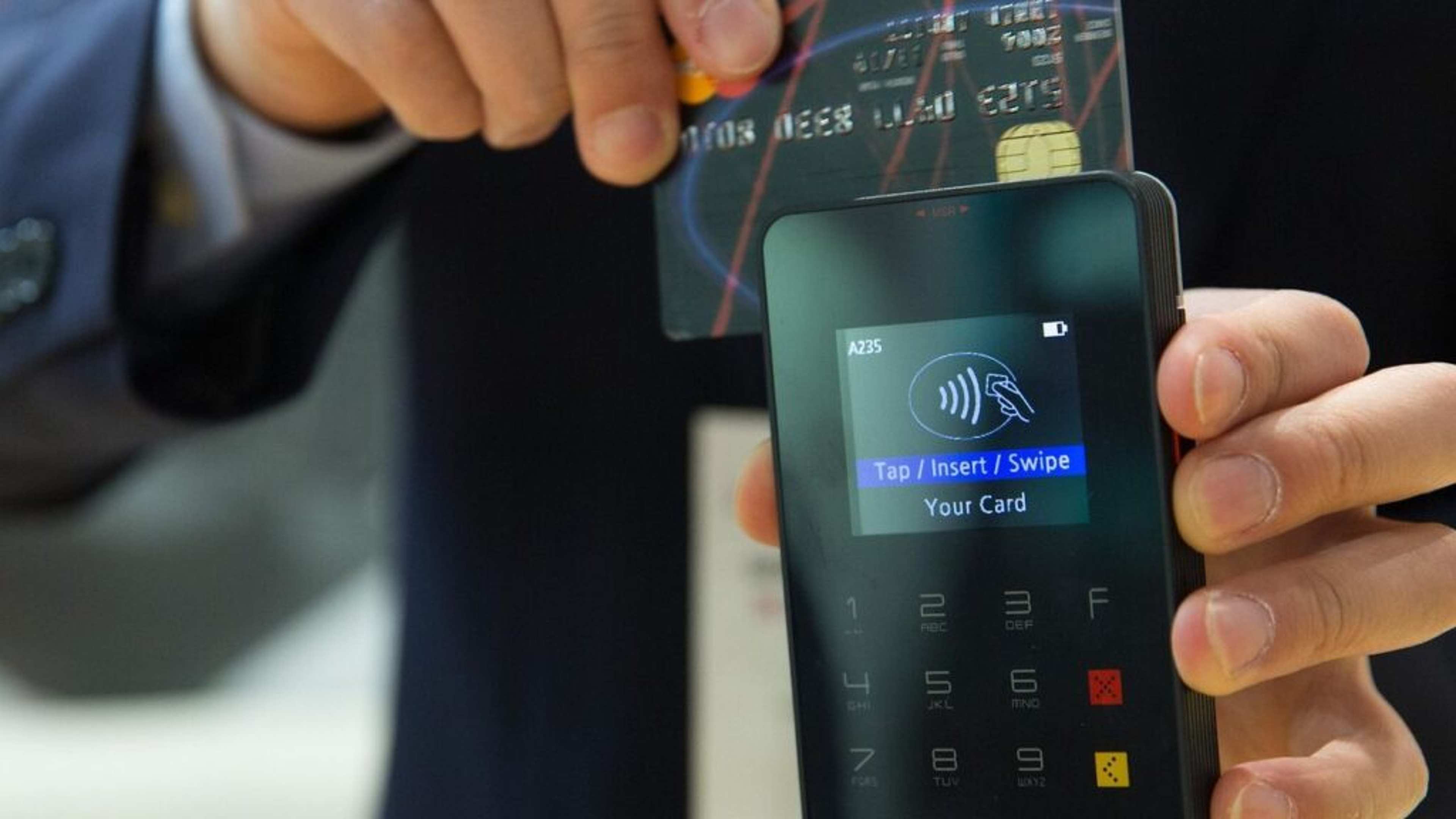 Credit Card Hacks: The One Card Every Traveler Needs to Stop Paying Baggage Fees