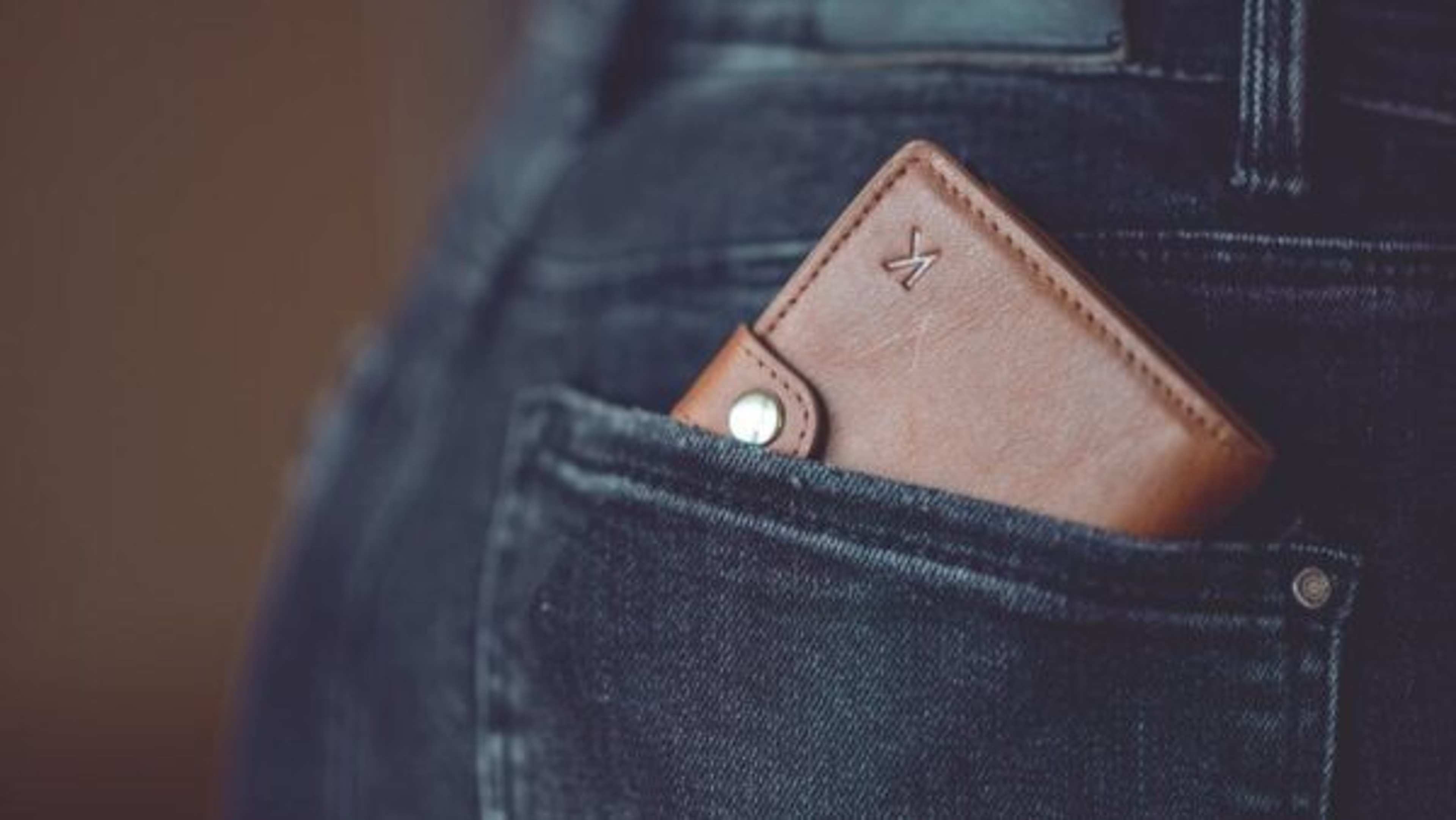 8 Items You Must Remove From Your Wallet Before Traveling Abroad