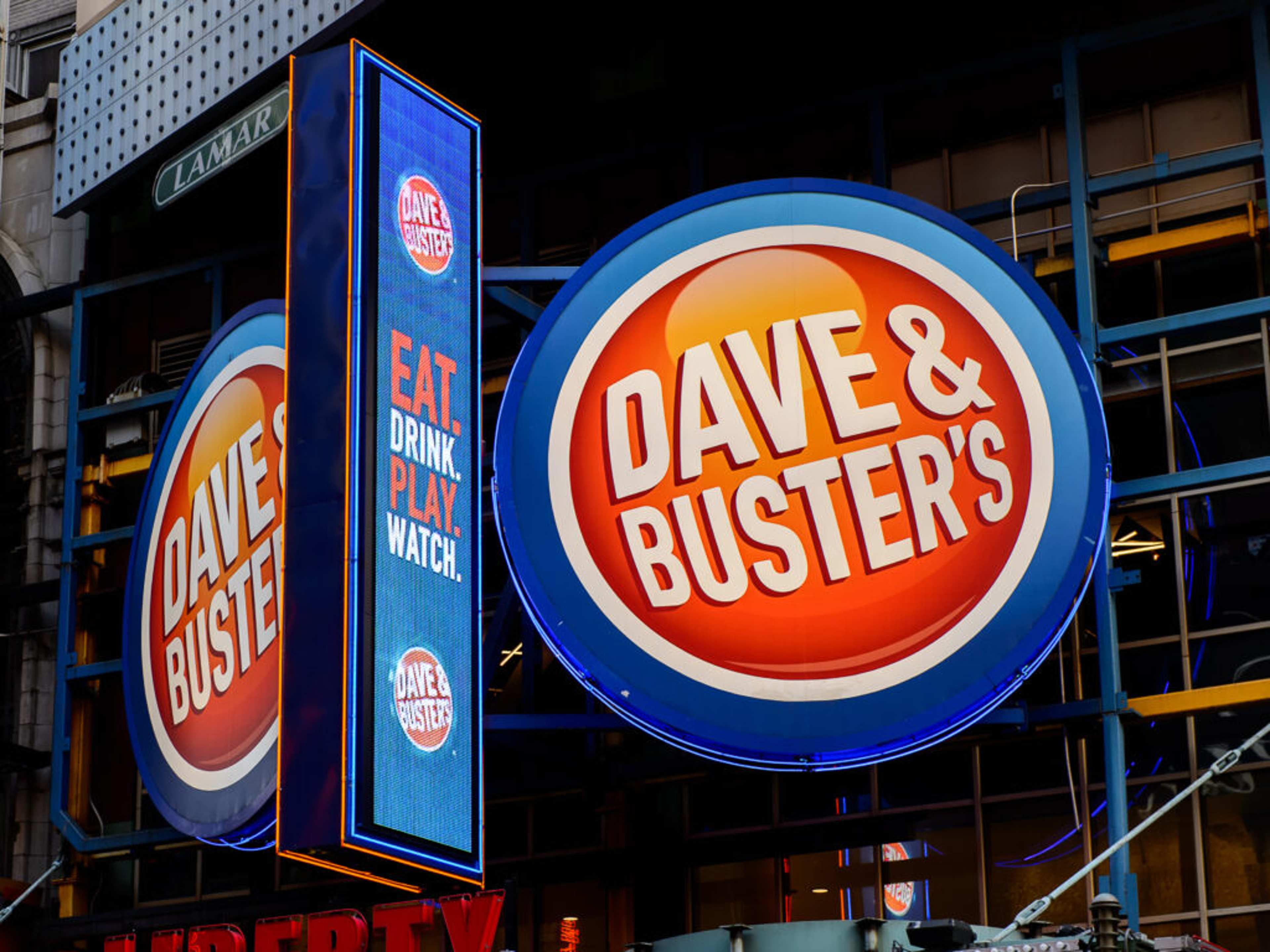 The 9 "Tourist Trap" Restaurants in NYC You Should Skip for the Real Deal