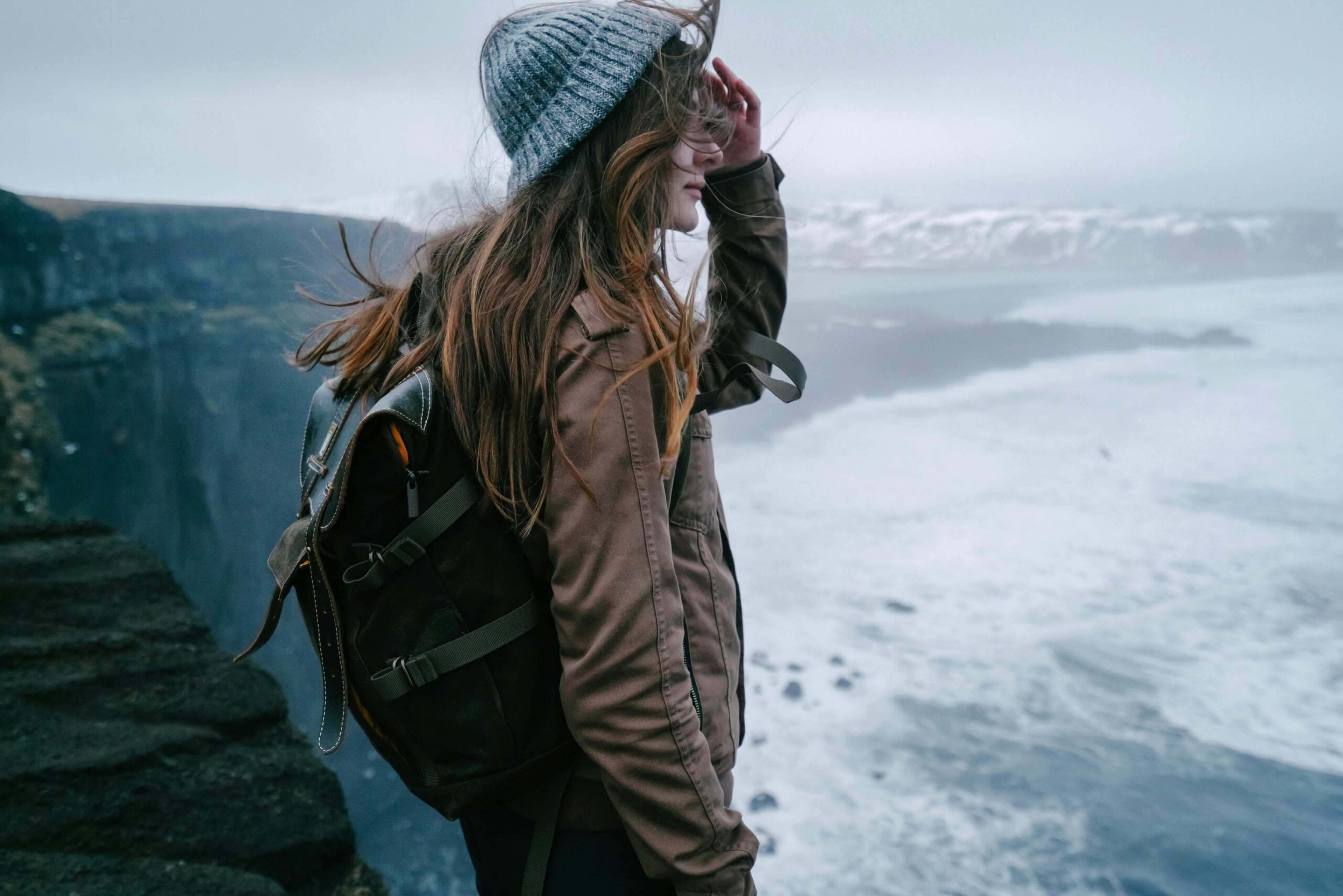 Therapists Say People Who Only Ever Travel Solo Usually Aren't "Loners" – They've Developed These 10 Strengths (And These Specific Walls) Because They Never Had Someone to Lean On