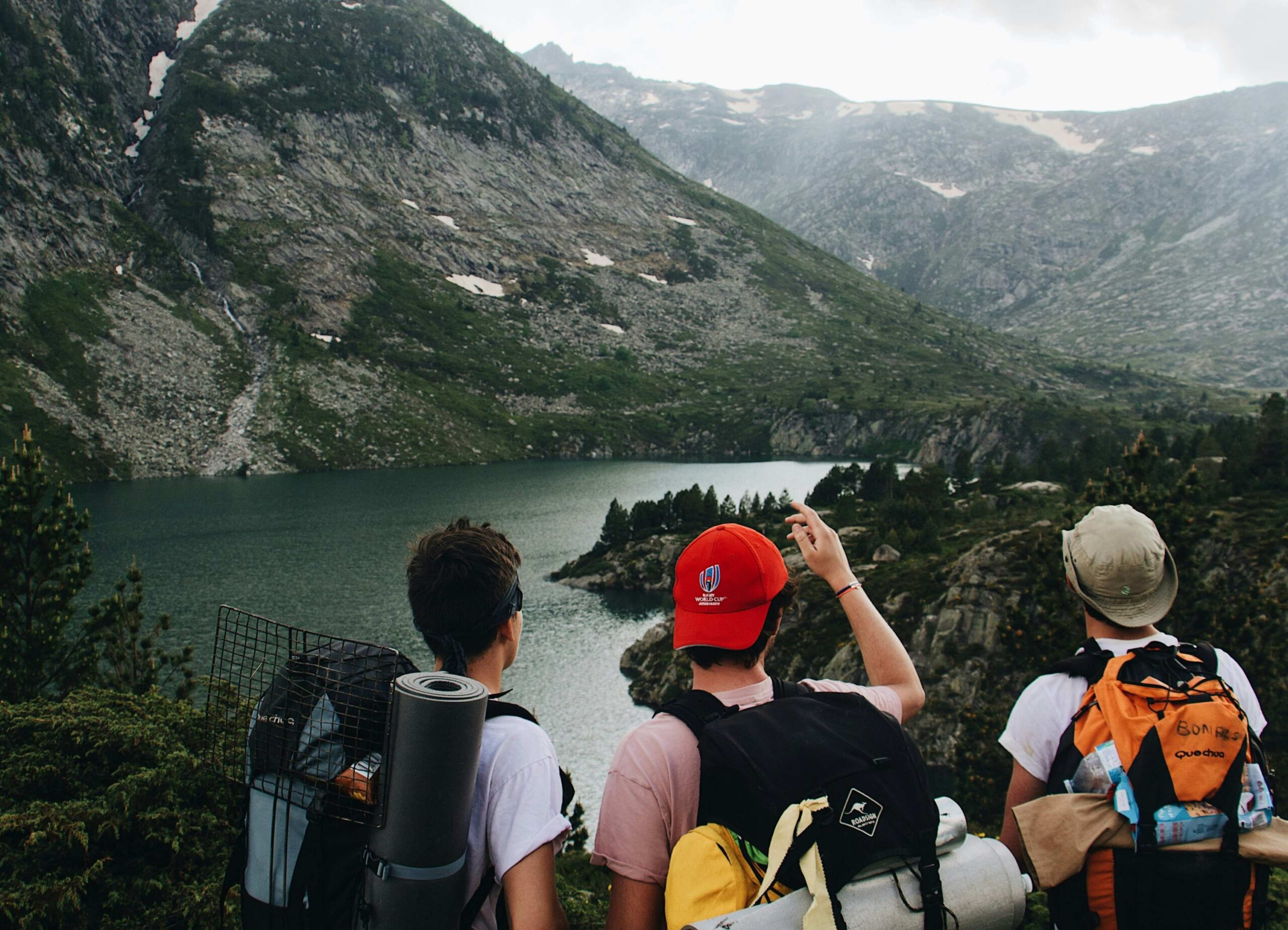 If You Grew up as an "Only Child," These 9 Defensive Habits in Group Travel Are How You Protect the Internal World You Built to Survive