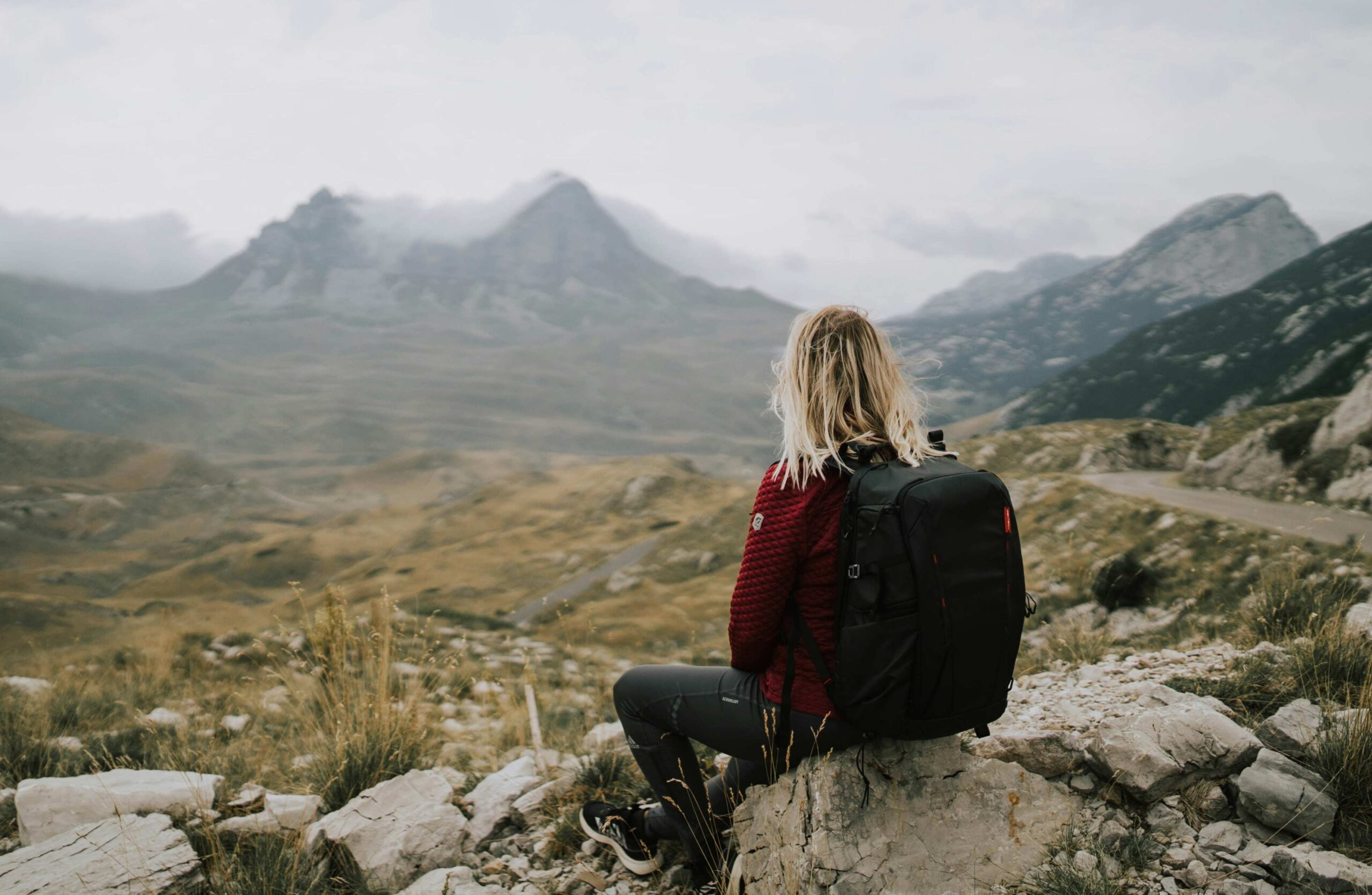 Psychology Says the "Minimalist One-Bag Traveler" Is Often Navigating a Deep-Seated Fear of Being Weighted Down by the Emotional Baggage of Others