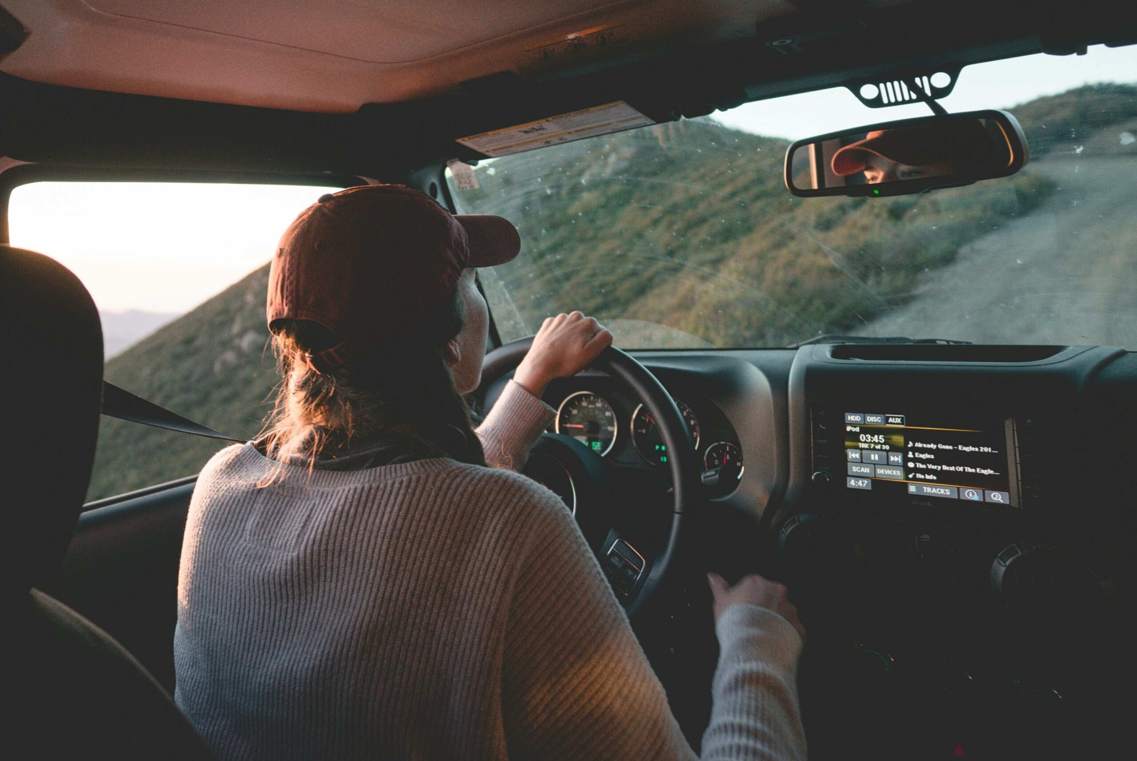 Psychology Says the "Solo Road Trip" Is the Only Place Where Your "Internal Critic" Can't Outrun the Sound of the Open Road – And That's Why You Keep Driving