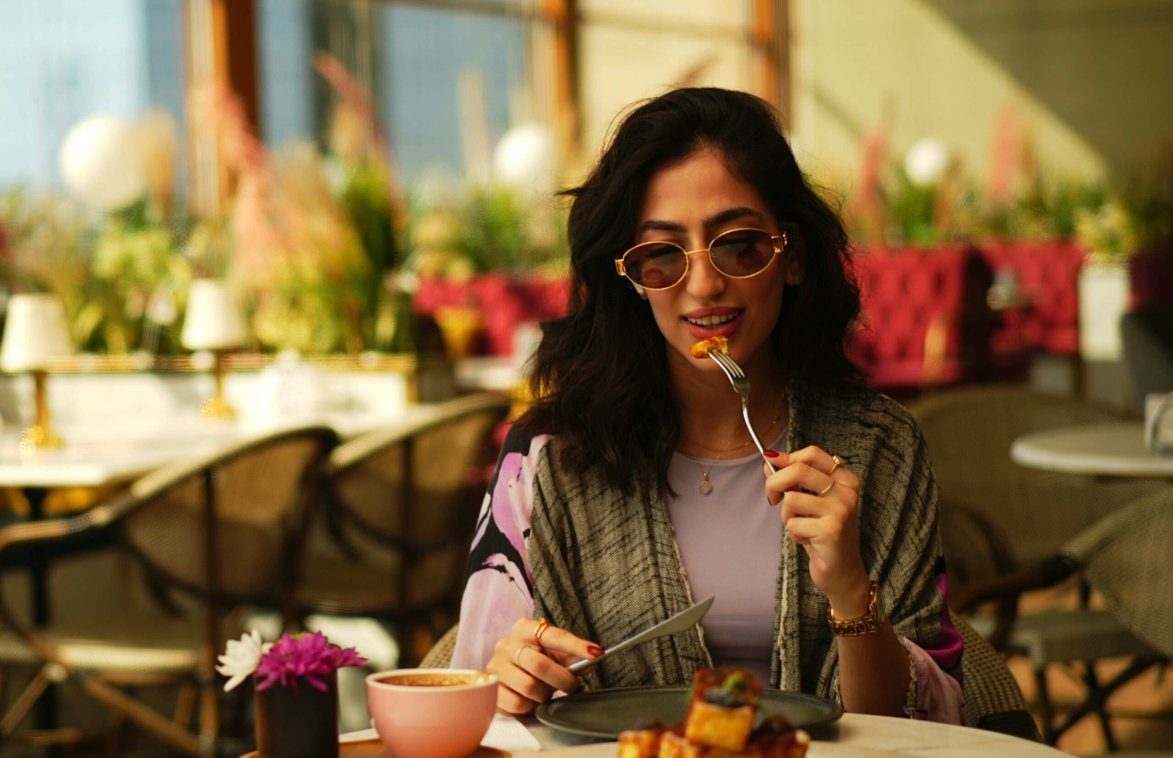 Psychology Says the "Serial Solo Diner" Who Reads at the Table Is Actually Creating a 10-Point Fortress of Solitude in a World That Demands Constant Engagement