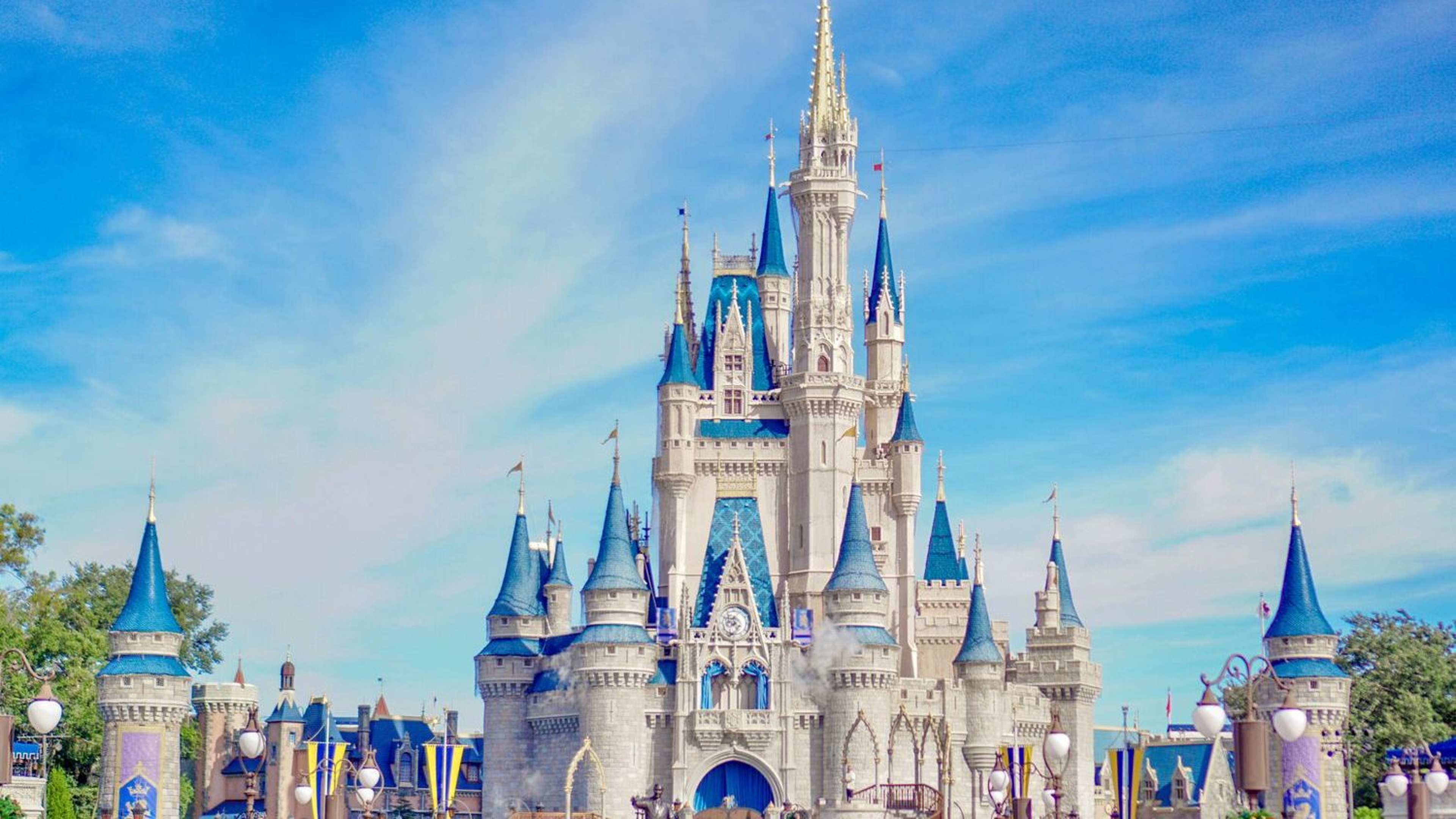 3 Childhood Vacation Experiences That Meant Your Family Was "Rich" Growing Up