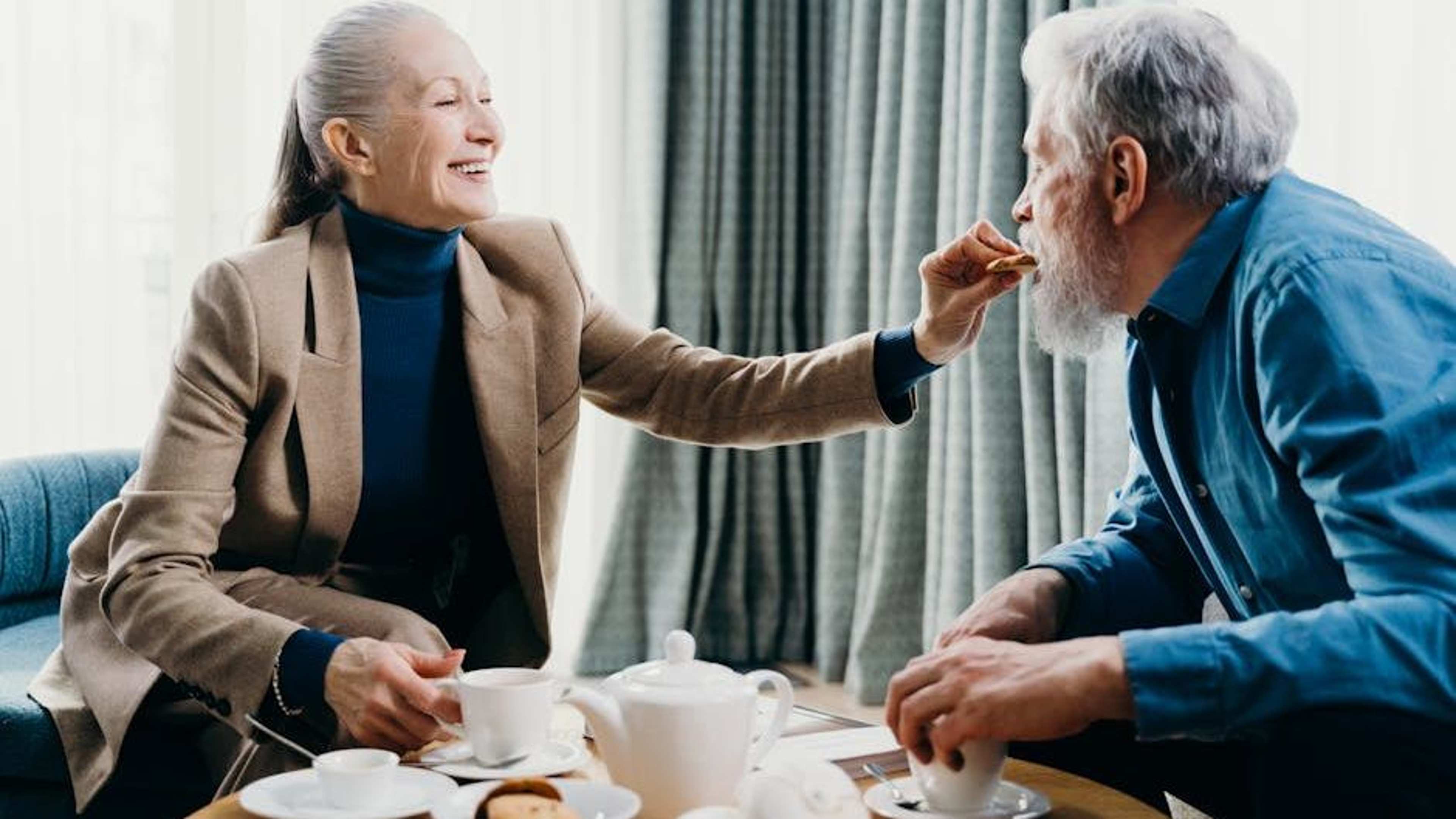 13 Things Hotel Check-In Staff Quietly Upgrade for Guests Over 60 Who Know the Right Thing to Say