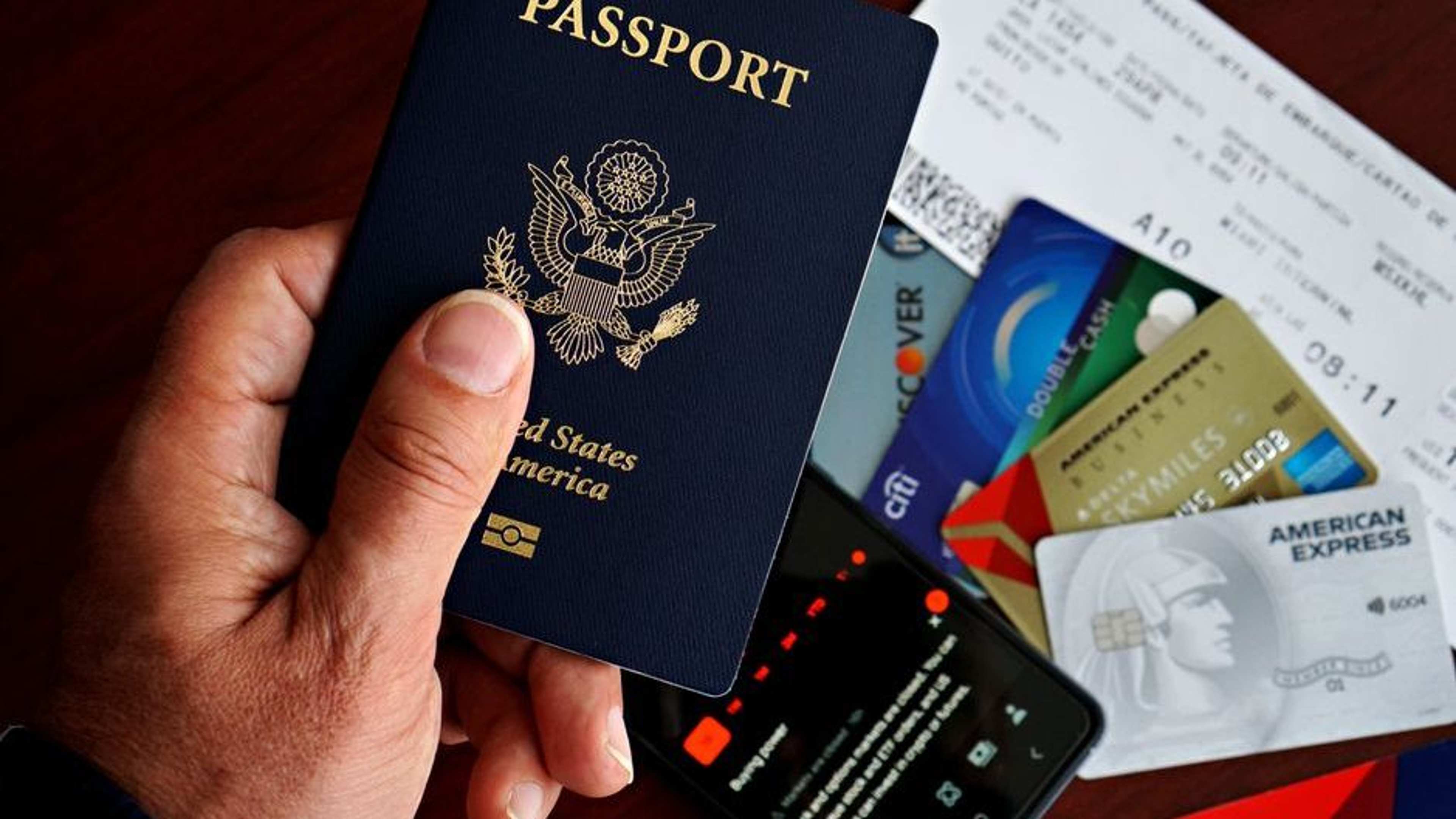17 Things TSA PreCheck Staff Quietly Notice About Travelers Over 60 Before They Reach the Scanner