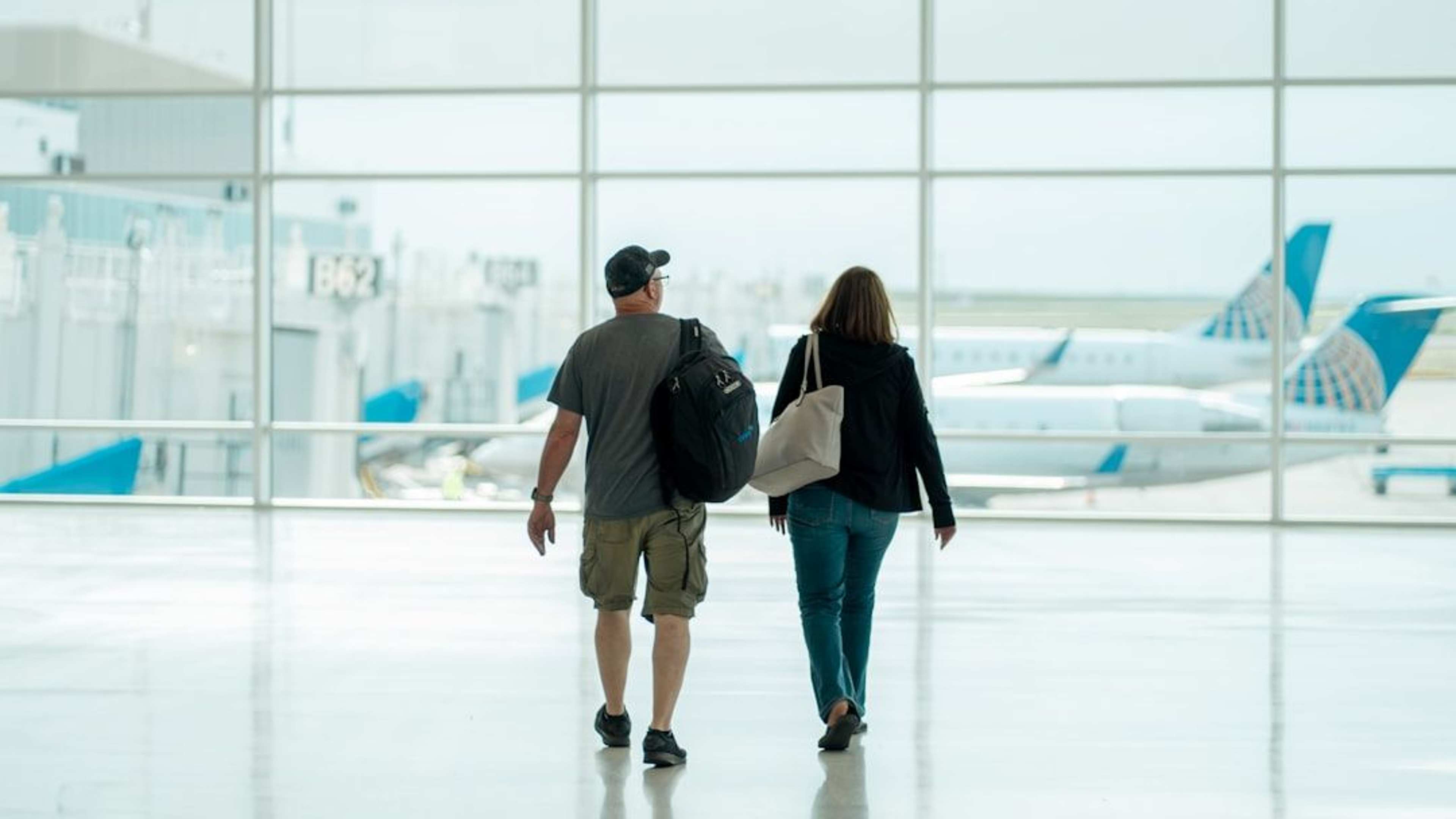 14 Things Airport Arrivals Staff Quietly Do for Returning Travelers Over 60 That Most Passengers Never Notice