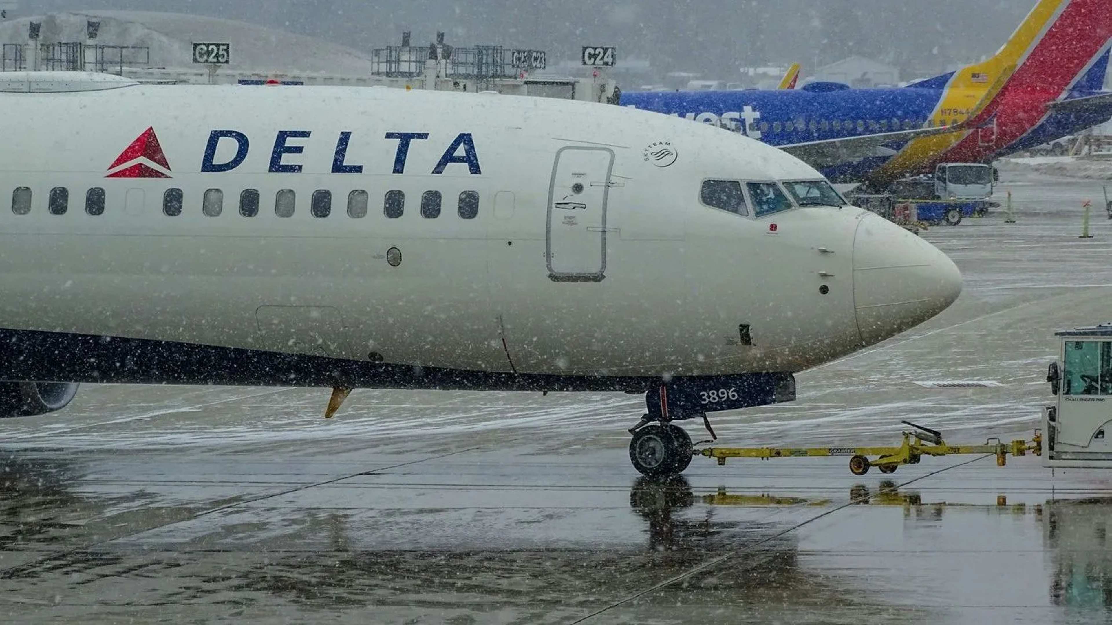 Delta SkyMiles Reserve American Express Card Delivered Sky Club Access and Hertz Elite Status on a Jackson Hole Trip