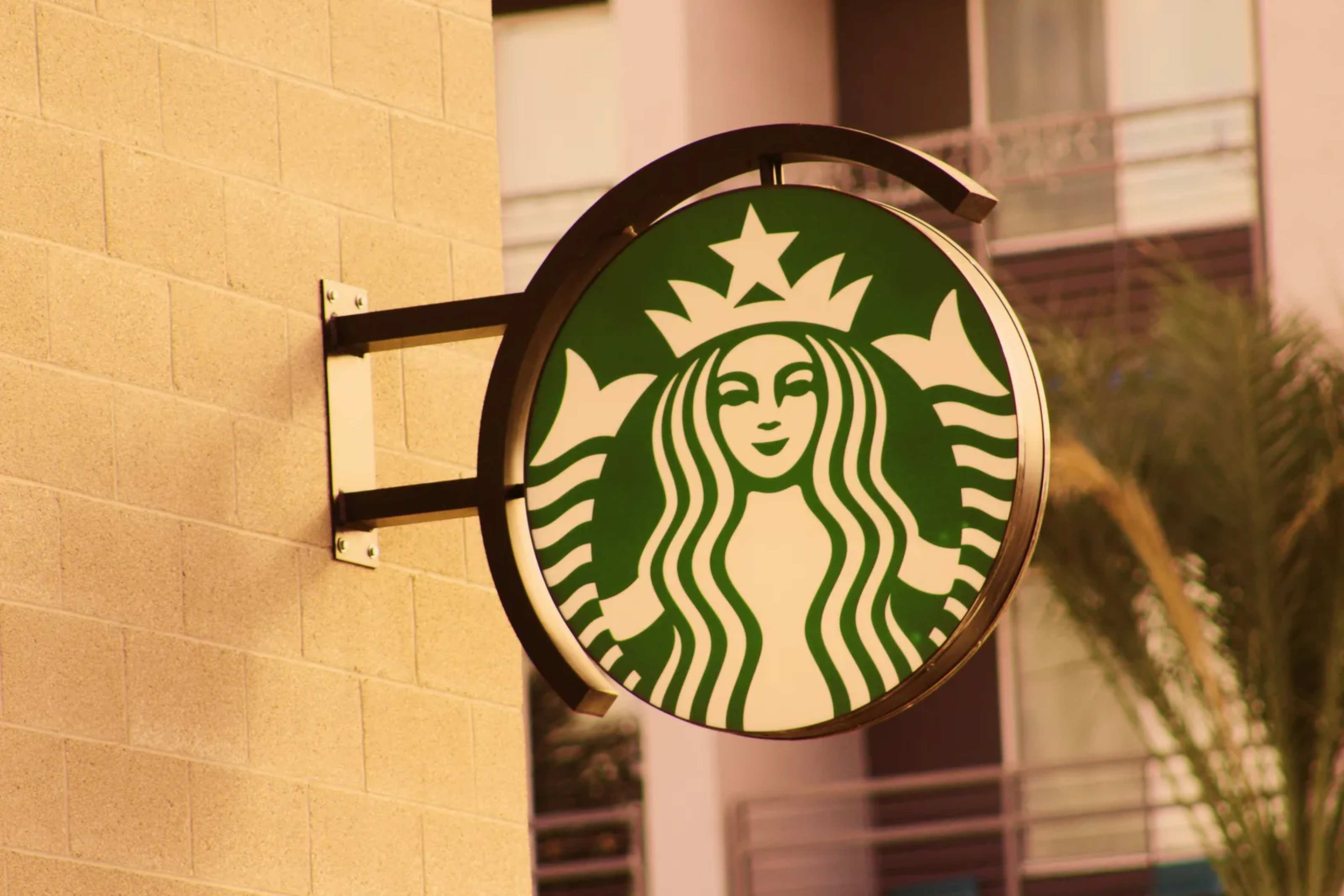 Delta Reinstates 1 Mile Per Dollar at Starbucks