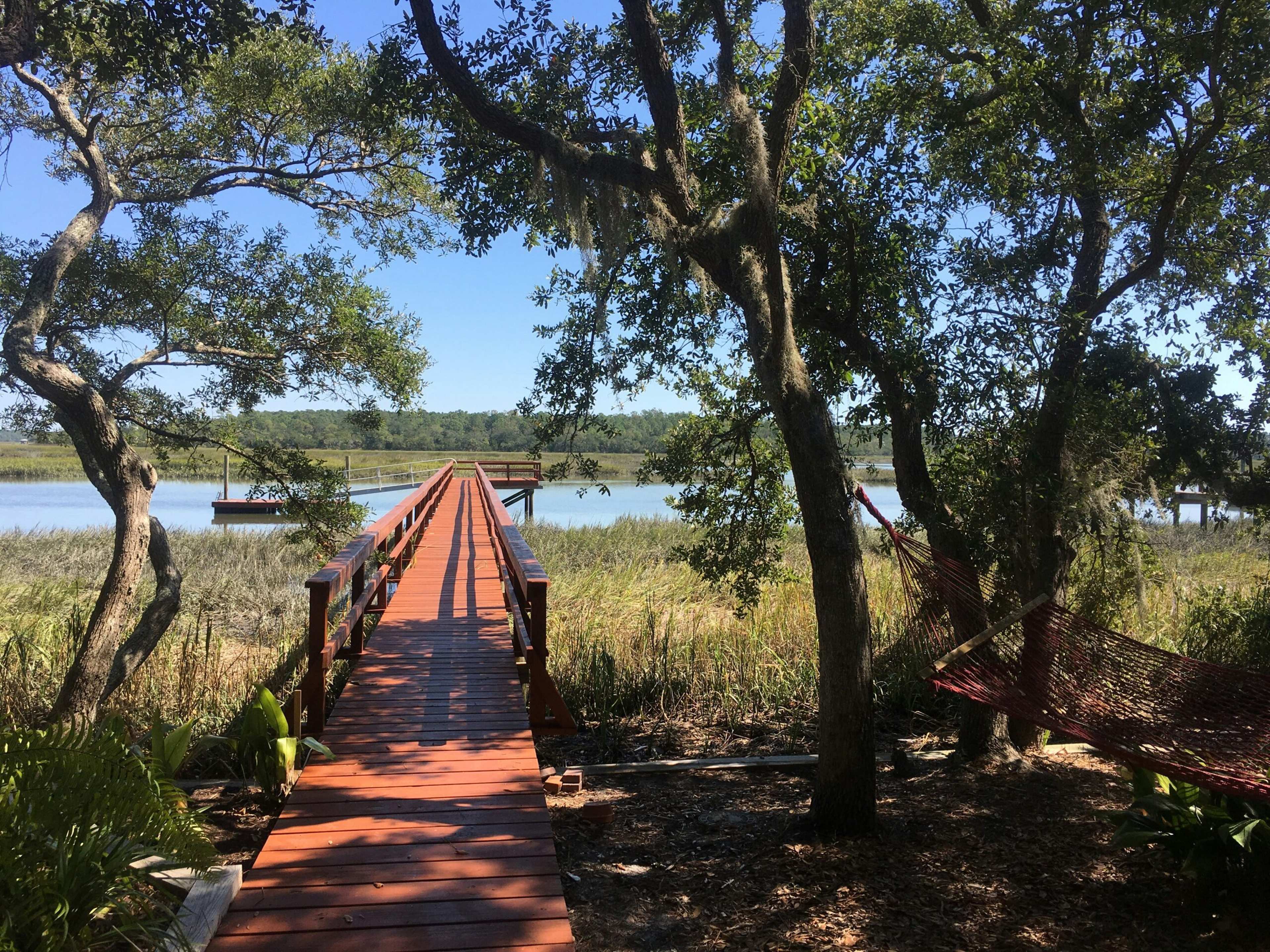 6 Quiet American Small Towns Ideal for a Car-Free Retirement