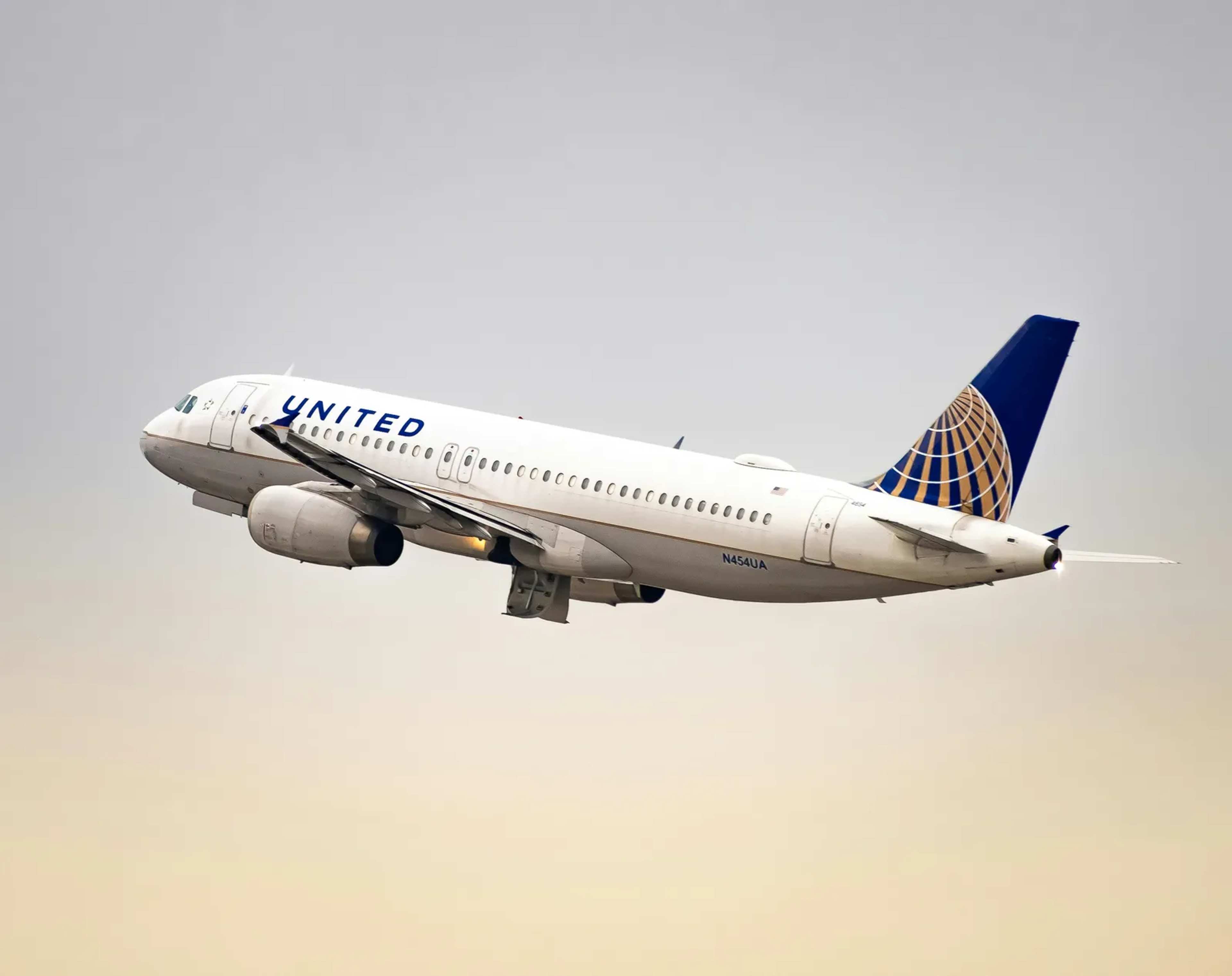 United Airlines to Introduce Its New Long-Range Jet on Domestic Routes This Fall
