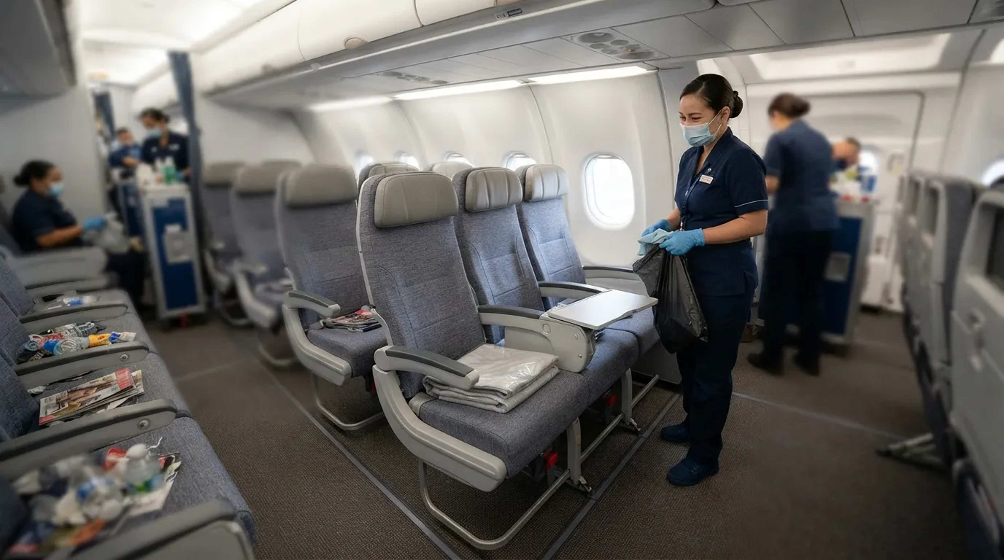 22 Habits Cabin Cleaners Recognise Instantly In Frequent Overnight Passengers