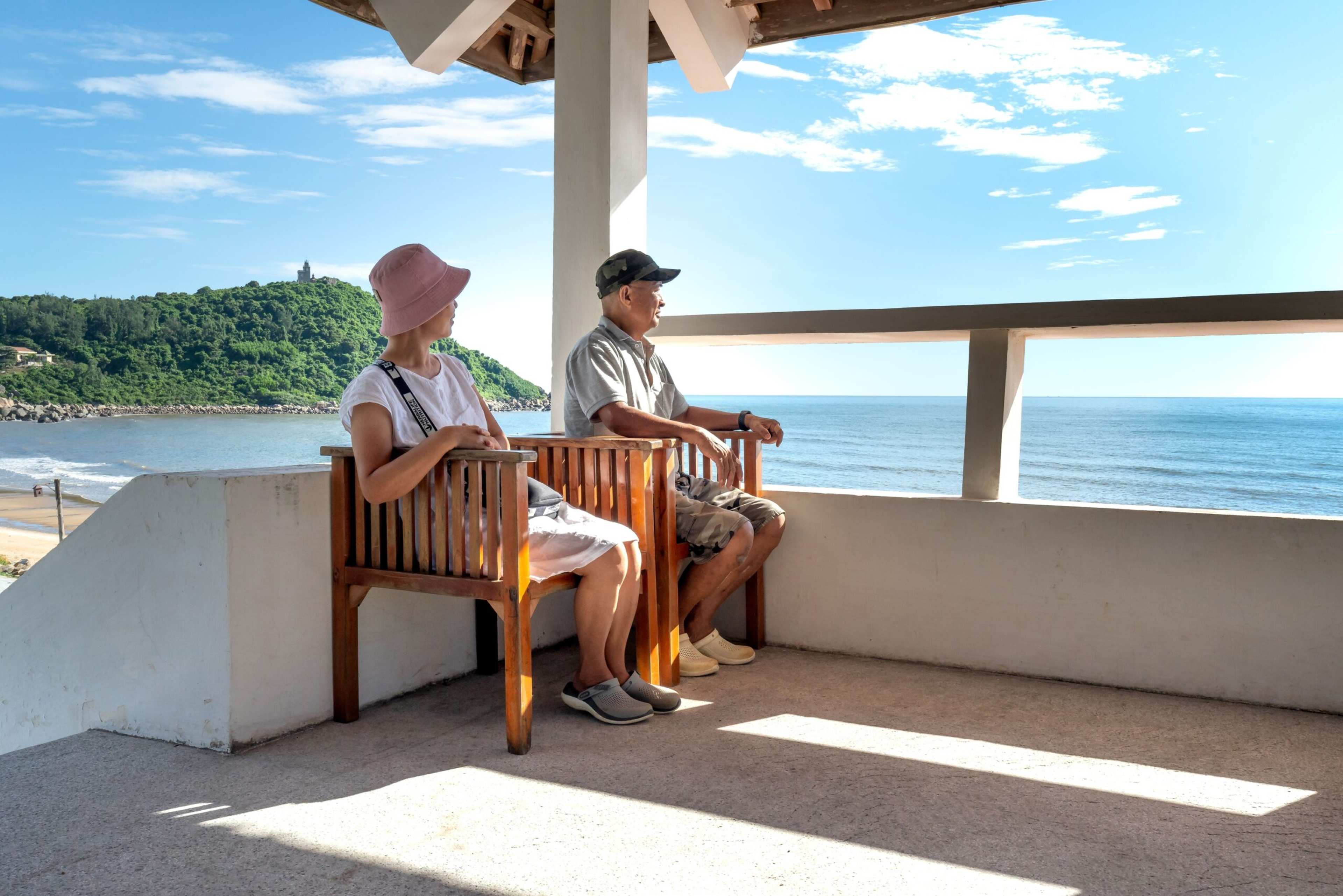 9 Things Boomer Tourists Do Abroad That Leave Gen Z Travelers Anxious