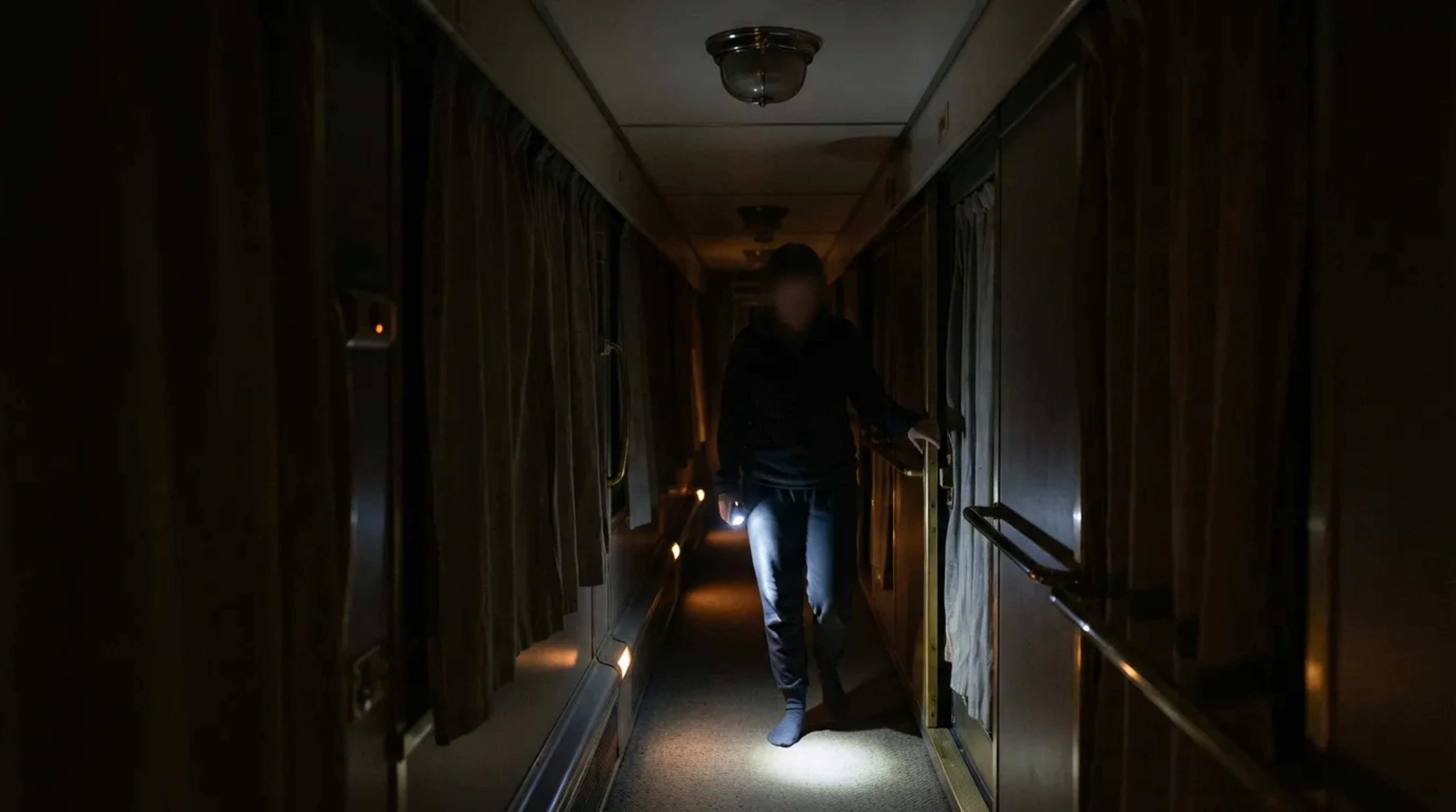 16 Overnight Rules Experienced Rail Passengers Follow Without Any Exception