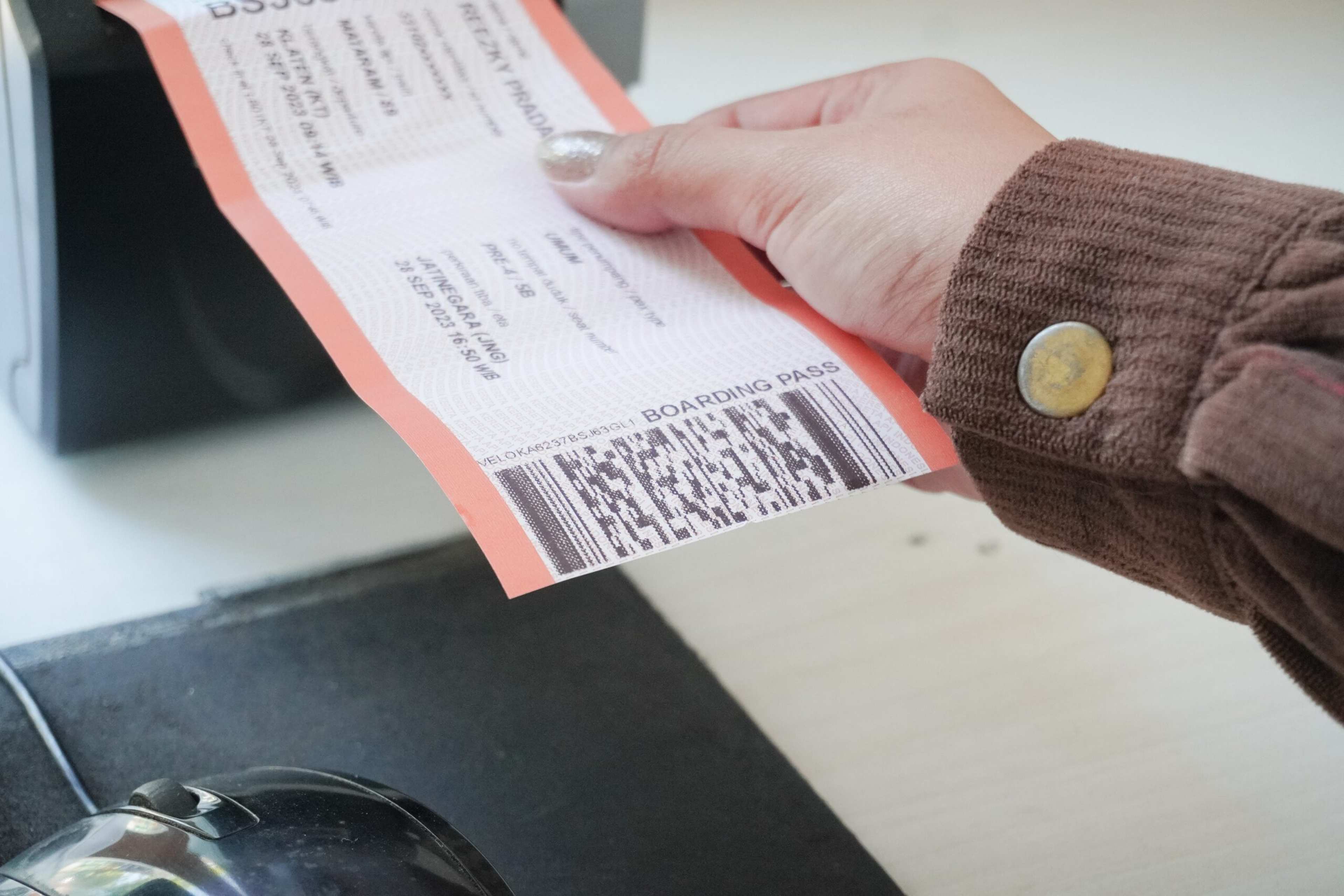 8 Old-School Travel "Rules" Younger Generations Think Are Completely Ridiculous