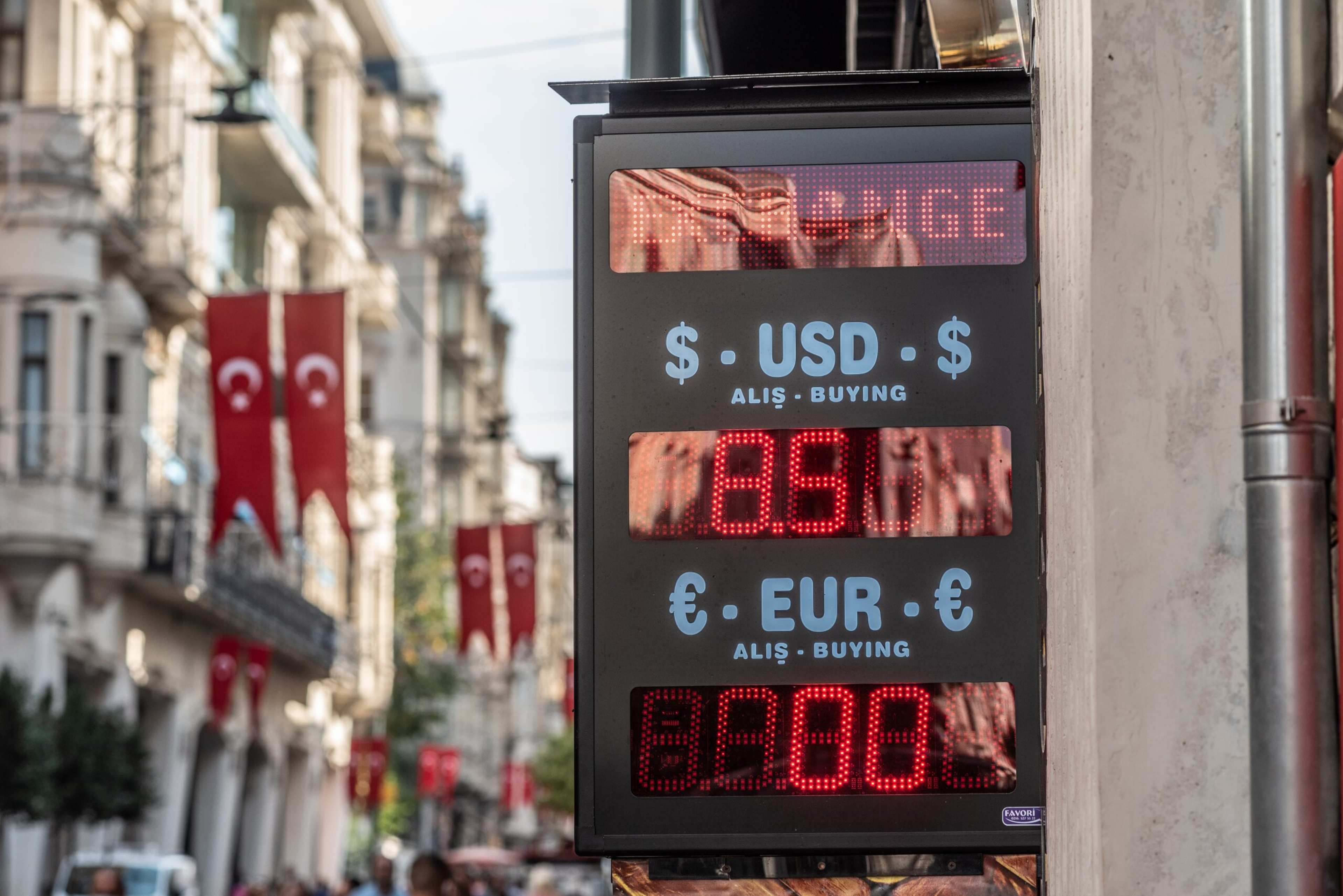 6 Currency Mistakes Tourists Don't Realize They're Making