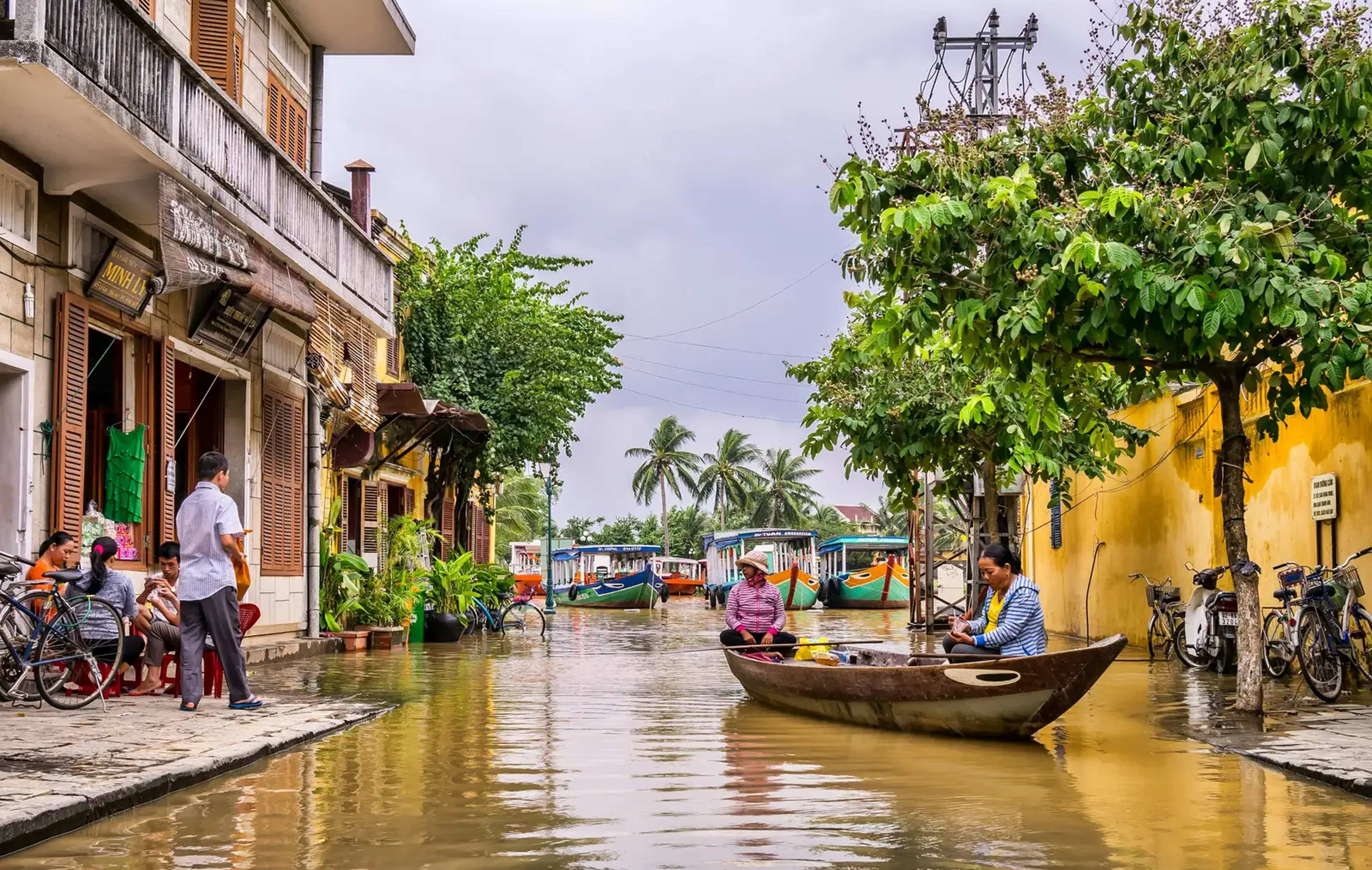 Floods Disrupt Travel Across Northern Vietnam