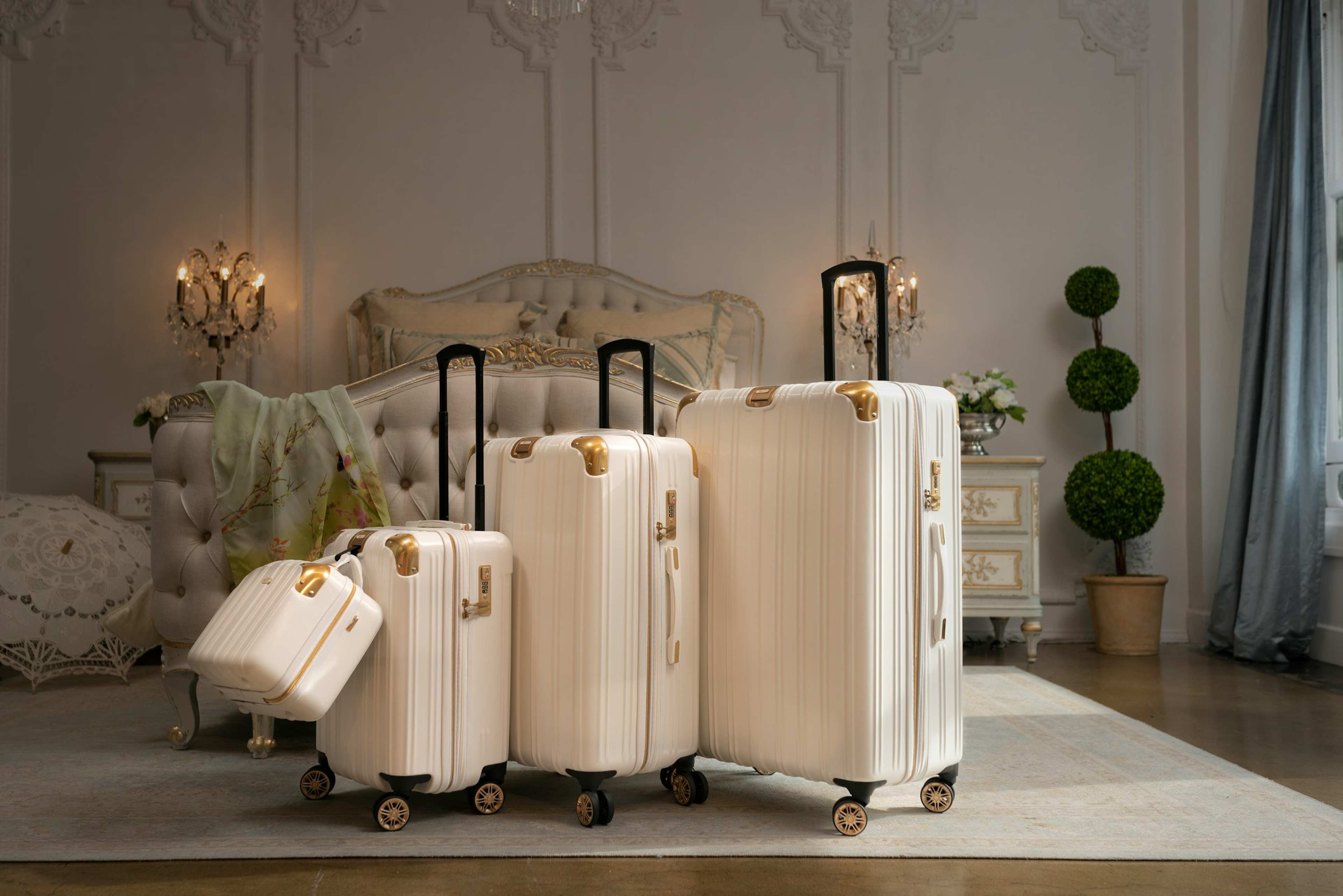 6 Habits Housekeepers Notice That Reveal an Experienced Hotel Guest