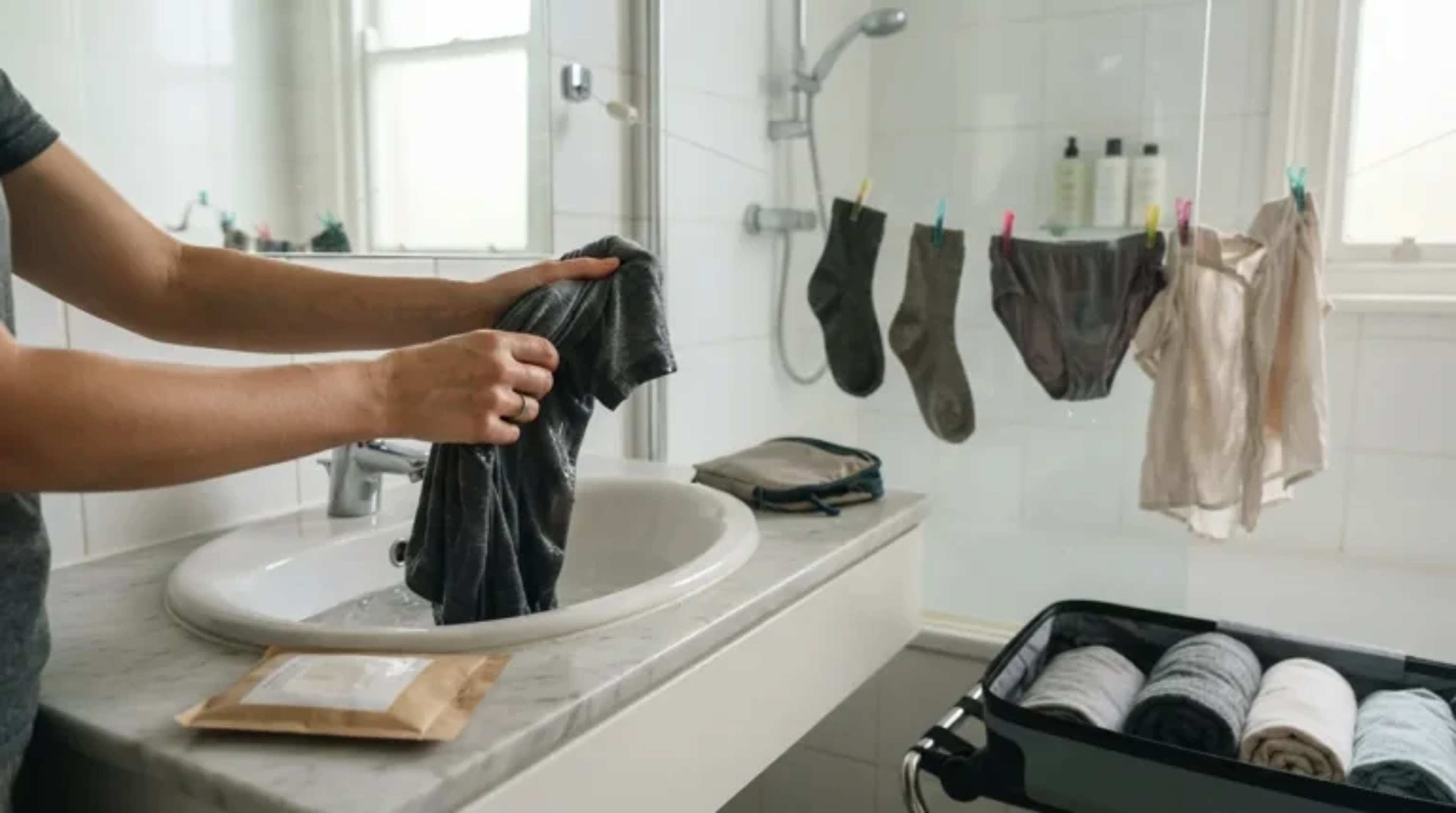 17 Packing Decisions Experienced Travellers Make in Minutes