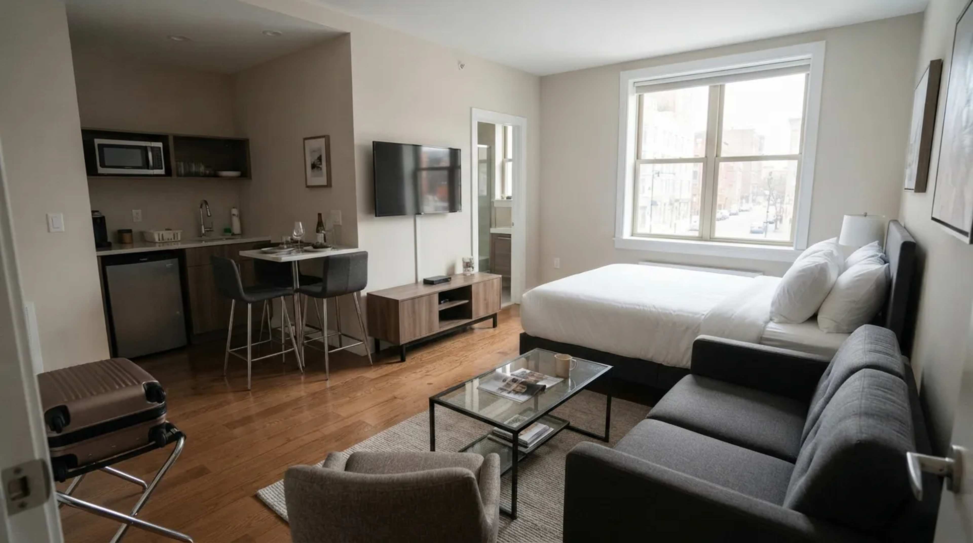 Hotel Receptionists Explain 15 Room Types They Rarely Assign to First-Time Guests