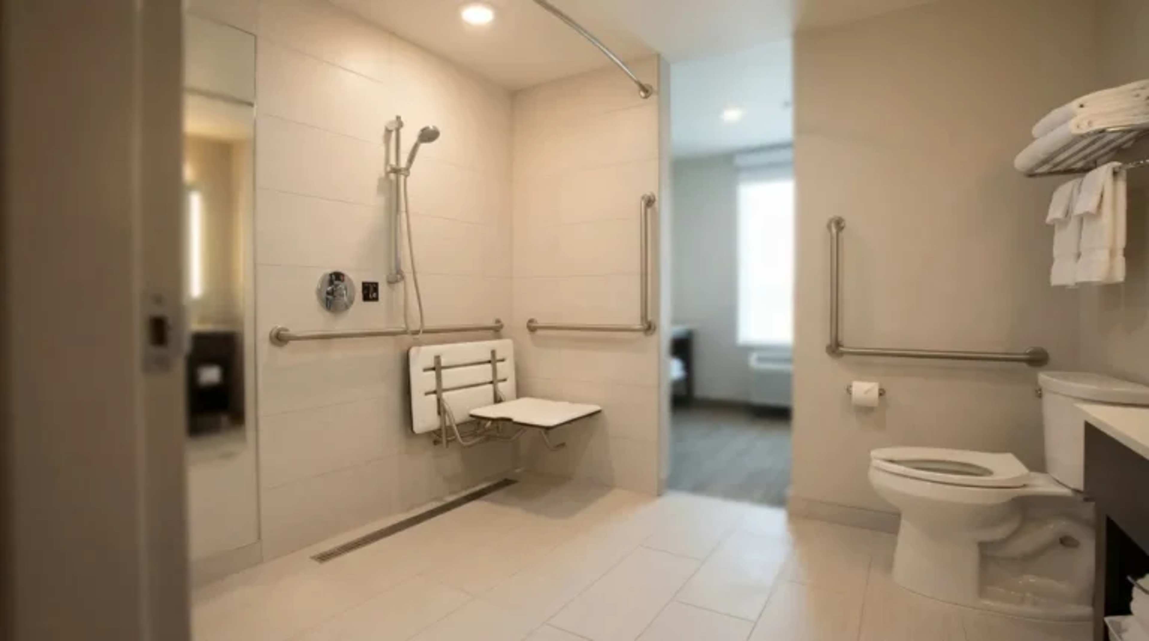 15 Hotel Benefits Guests Over 65 Qualify For and Almost Never Request