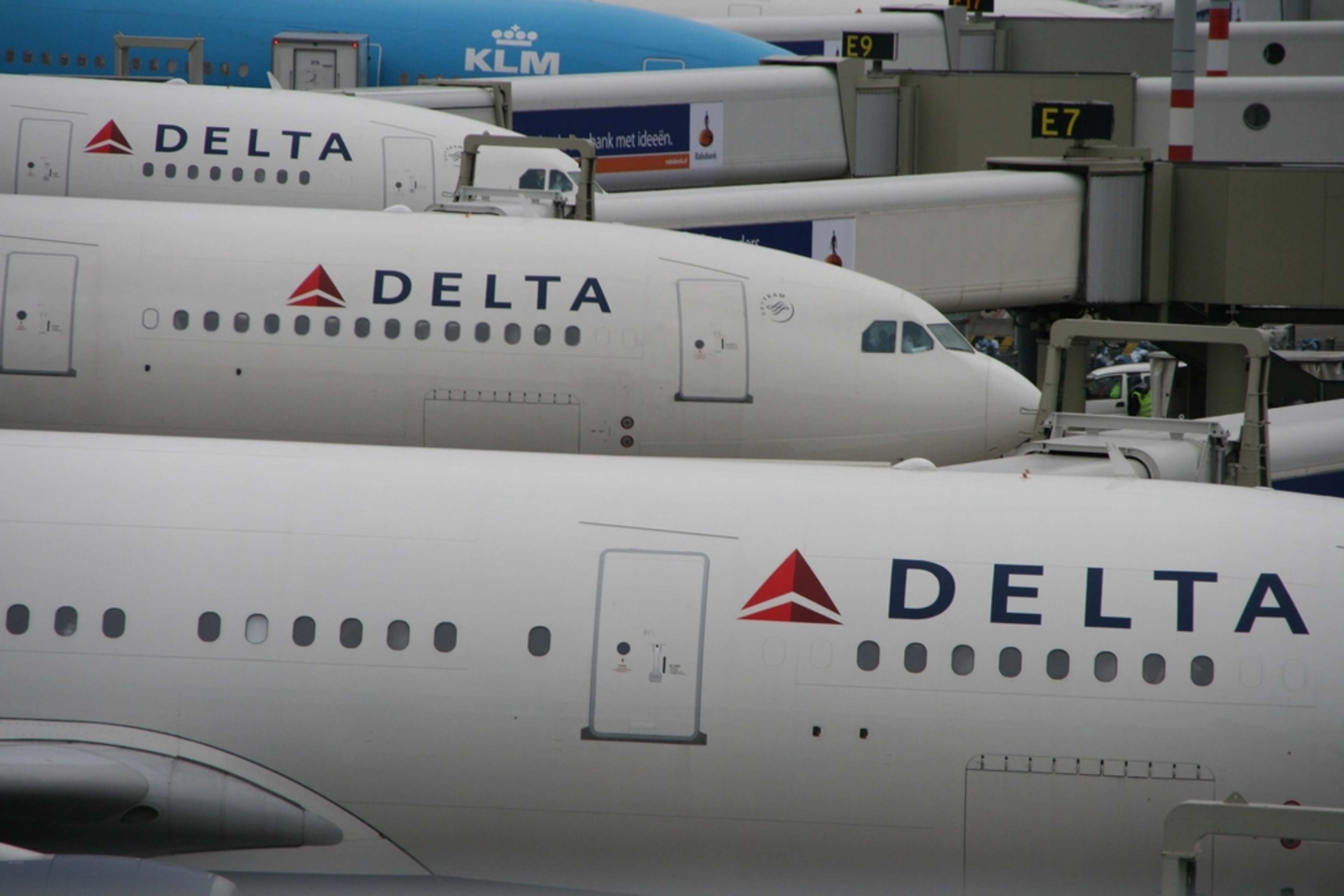 Elon Musk Renews Delta Feud After Airline Picks Amazon Leo Over Starlink