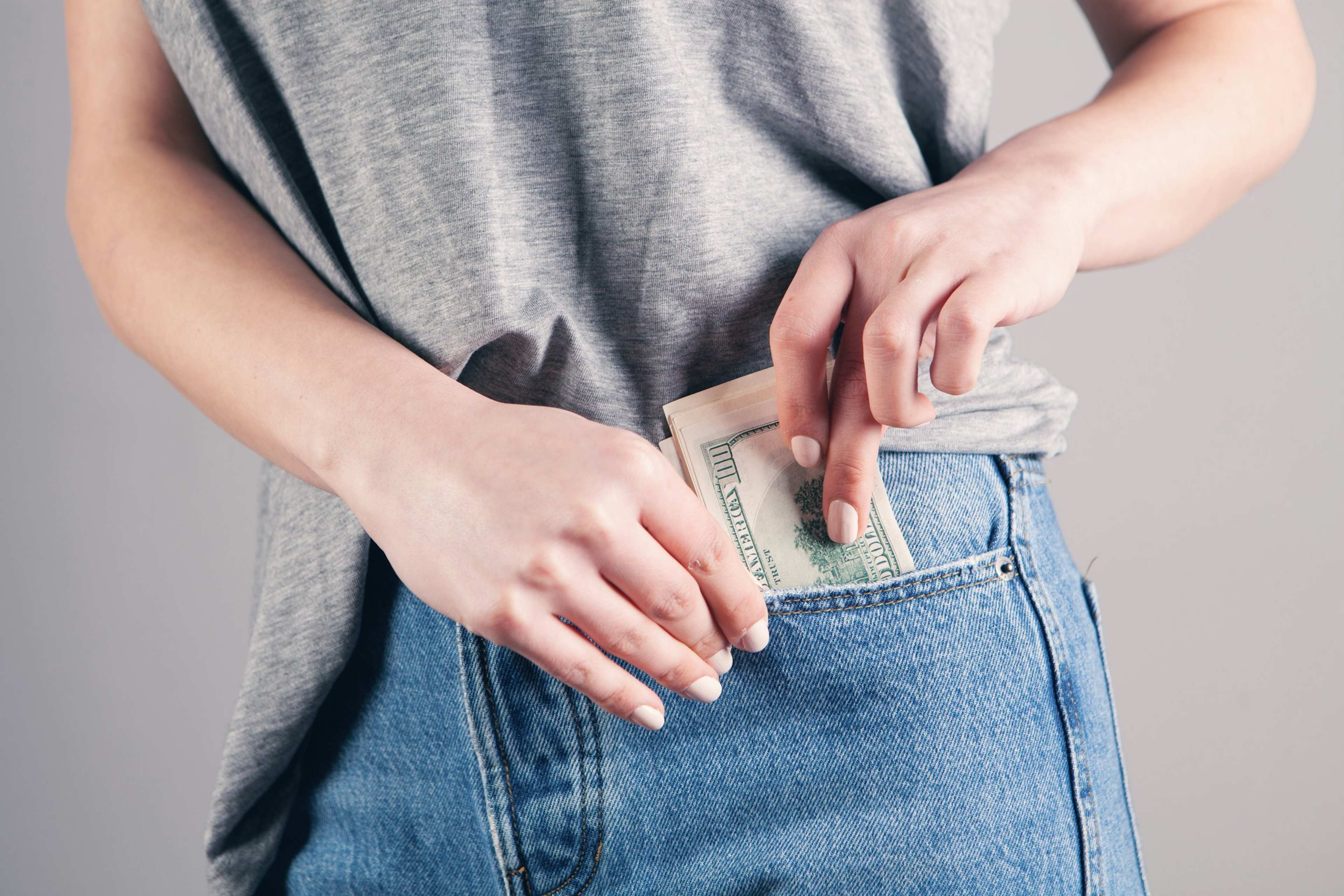 Items You Should Never Keep in Your Daypack While Exploring Abroad