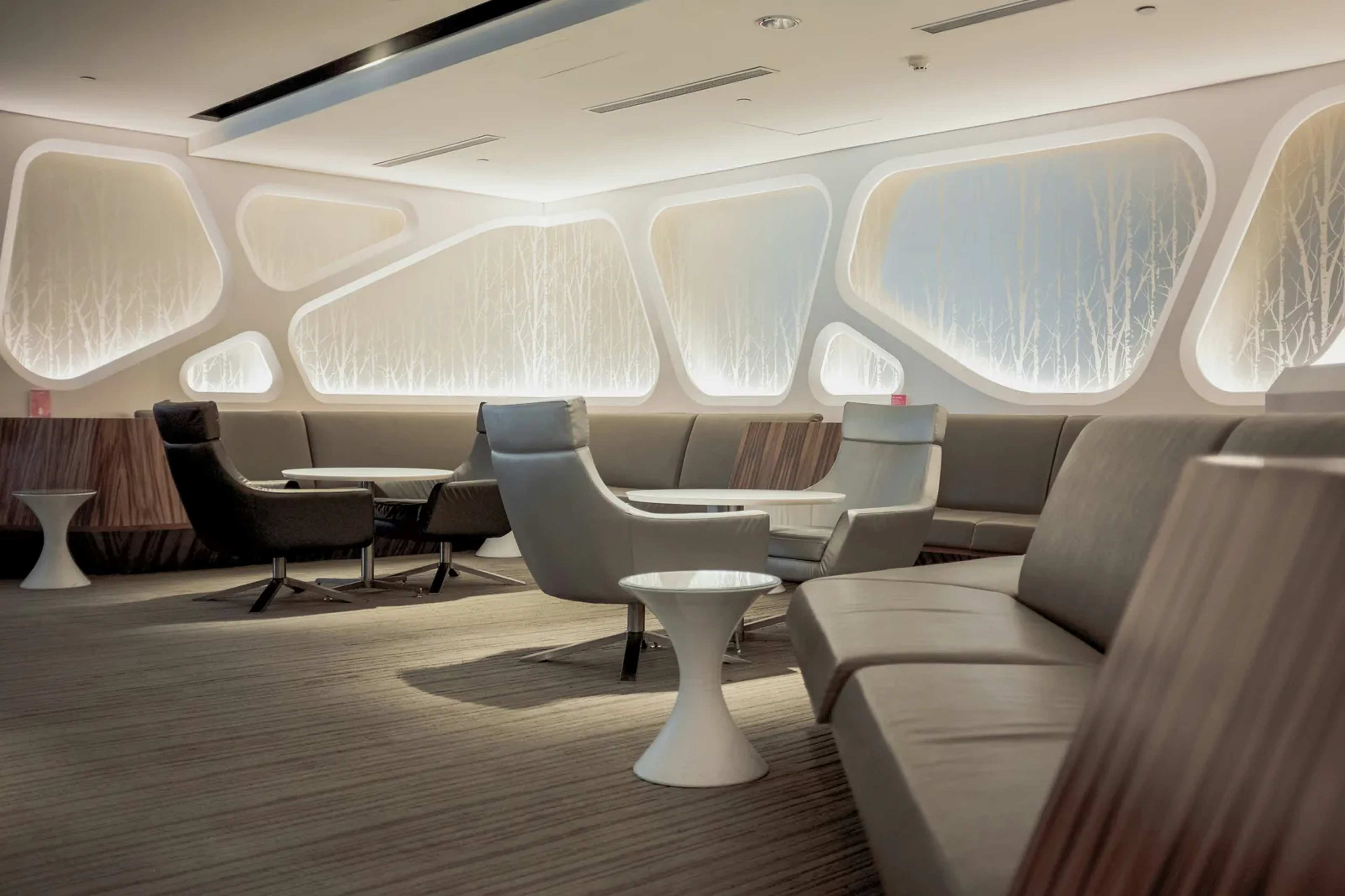 United Opens America's Largest Airline Lounge in Houston