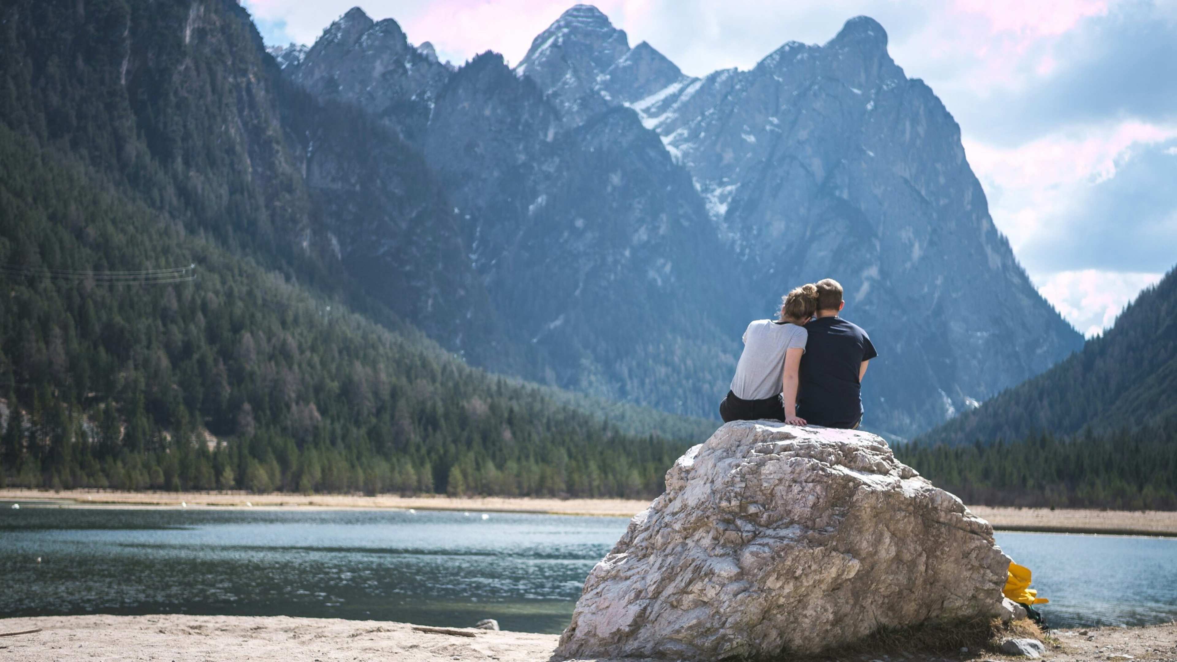 10 Outdated Couples' Travel Habits That Make Relationship Therapists Cringe