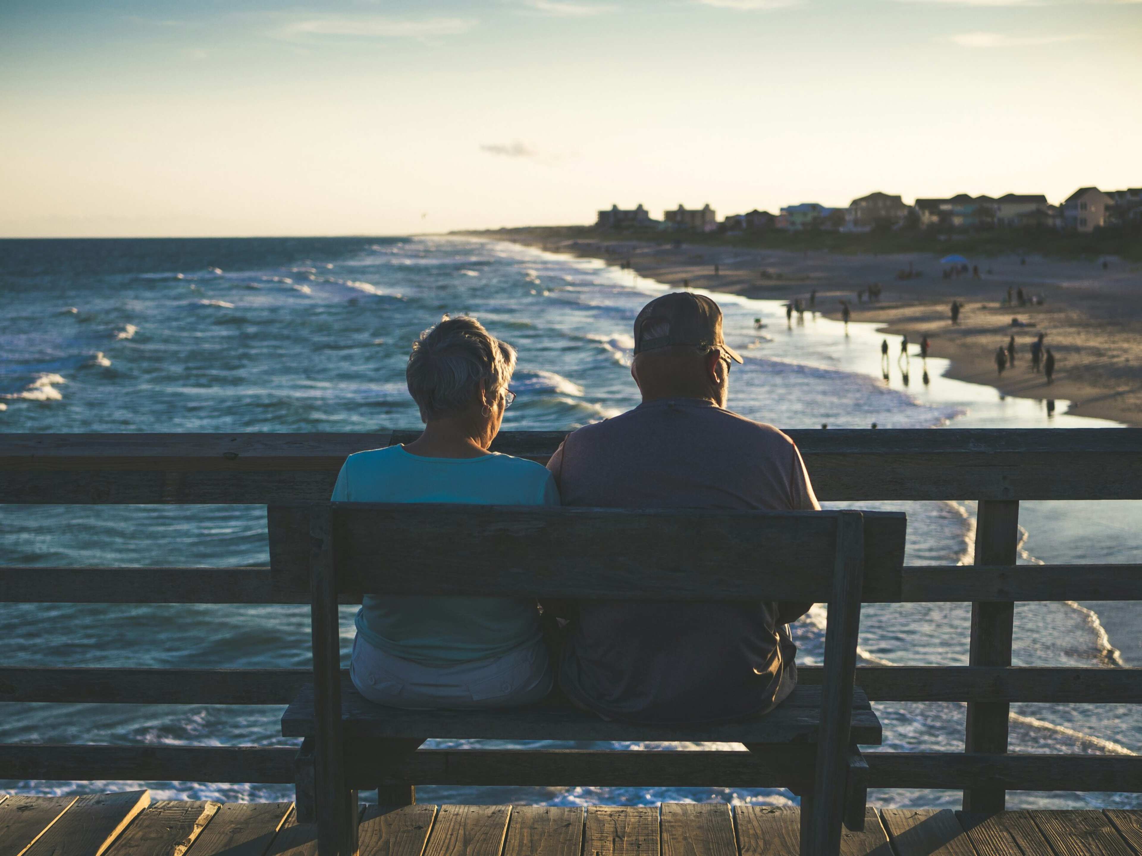 8 Signs Someone Travels Comfortably on a Retirement Budget