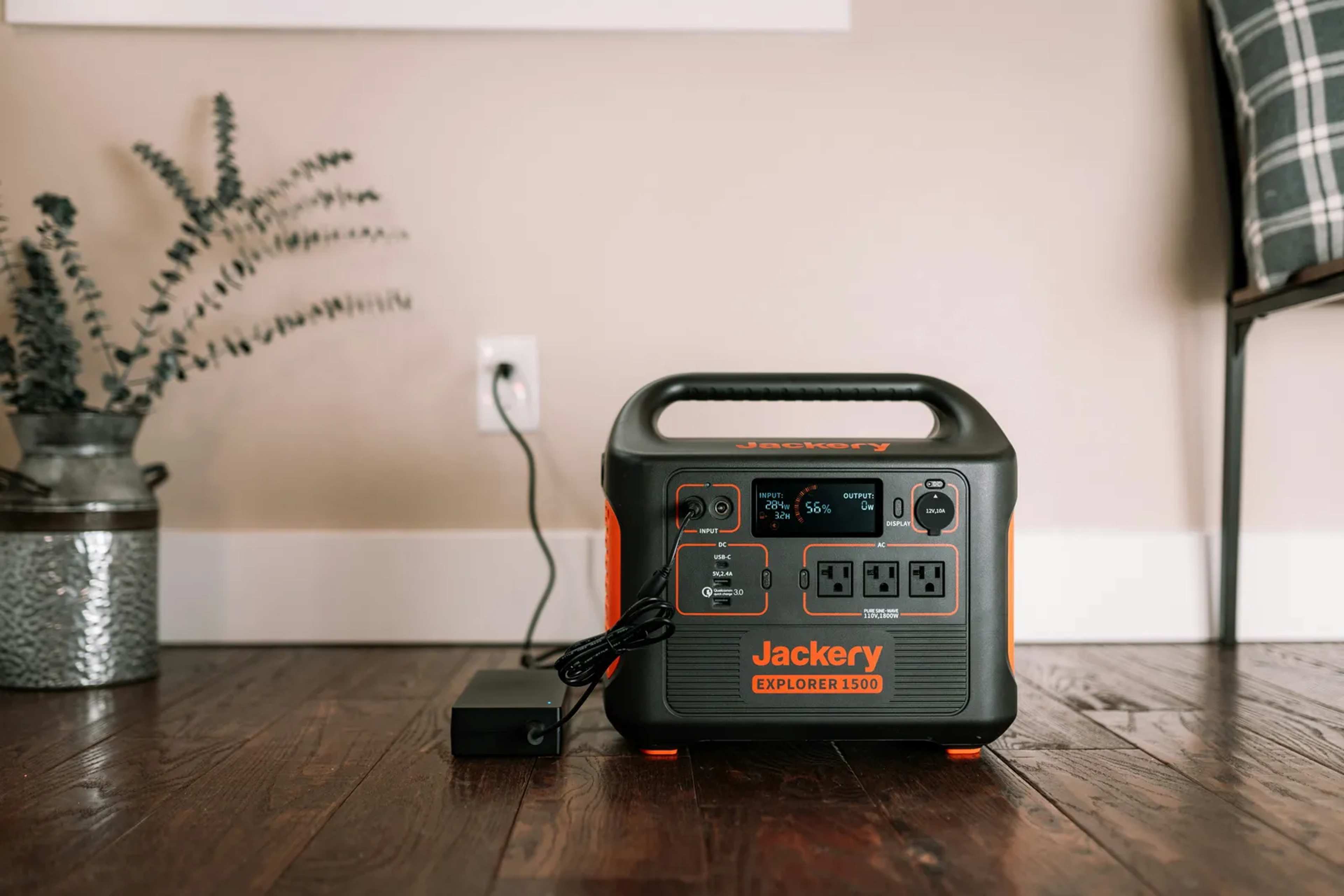 BLUETTI Elite 100 Mini Delivers Practical Power for Travel and Home Backup