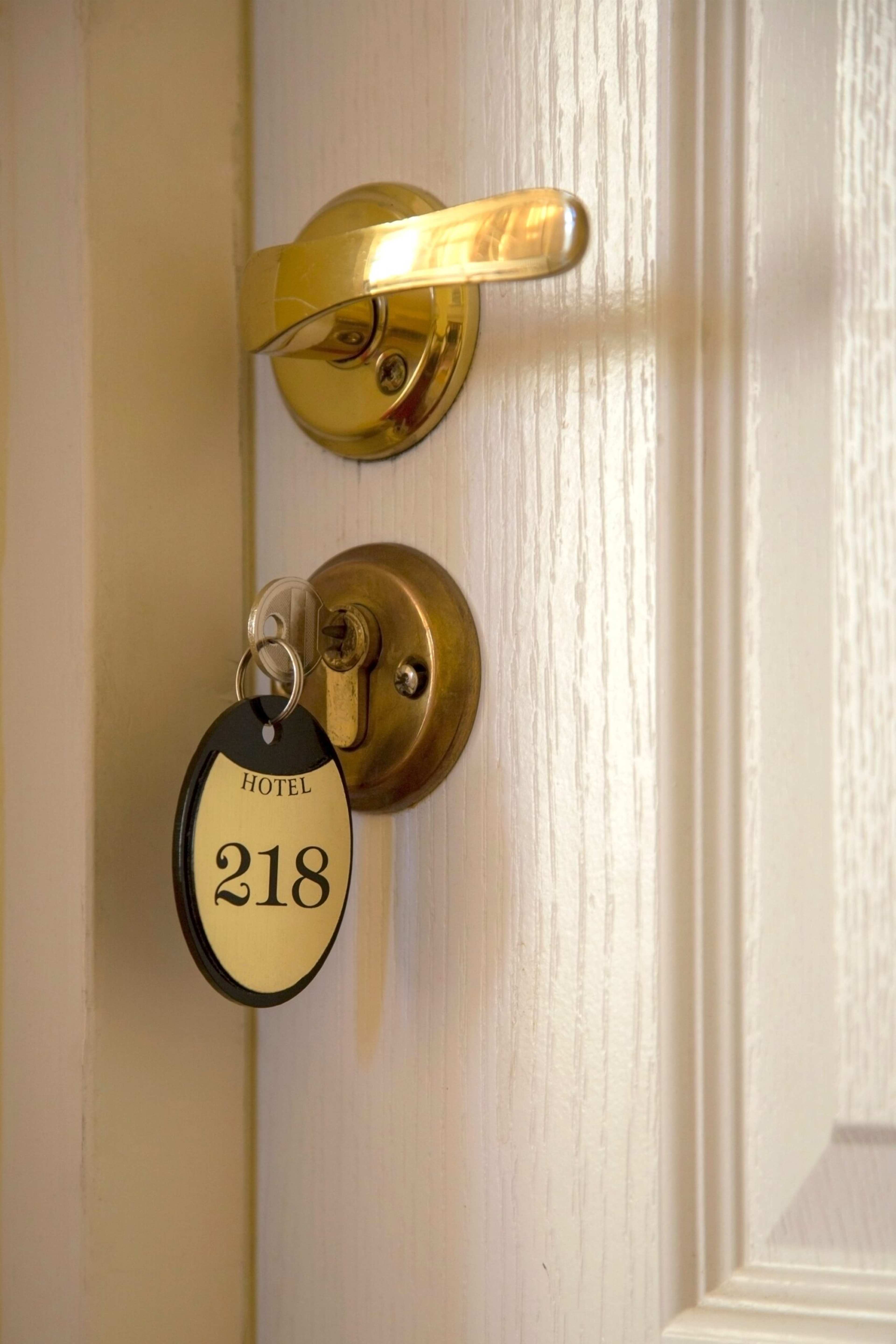 What Hotel Staff Say About Using the In-Room Safe